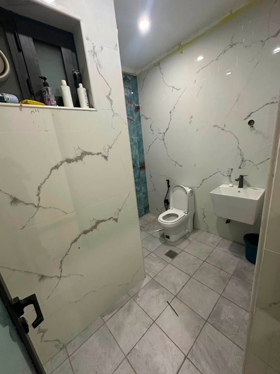 🏡 مكتب حلم عقاري 🏡
للإيجار – ثلاث وحدات سكنية زيرو

مواصفات كل وحدة:

* غرفتان نوم
* صالة
* مطبخ
* حمام

الأسعار:

* الطابق الأرضي: 850
* الطابق الثاني: 750
* الطابق الثالث: 700

📍 موقع المكتب:
السيدية – الضباط – شارع الكويتي

📞 للاستفسار والتواصل:
***********
