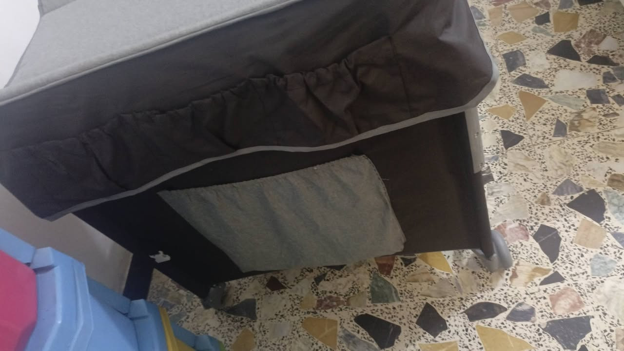 سلام عليكم جربايه طفل حديثه و جديده مستخدمه شي قليل 100وبيهه مجال ورقم ***********مكان التاجي بغداد
