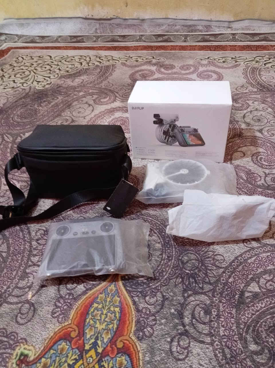 سلام عليكم شباب طياره درون فلب اللبيع نضافه 100سعر خاص رقم وات ساب ***********
