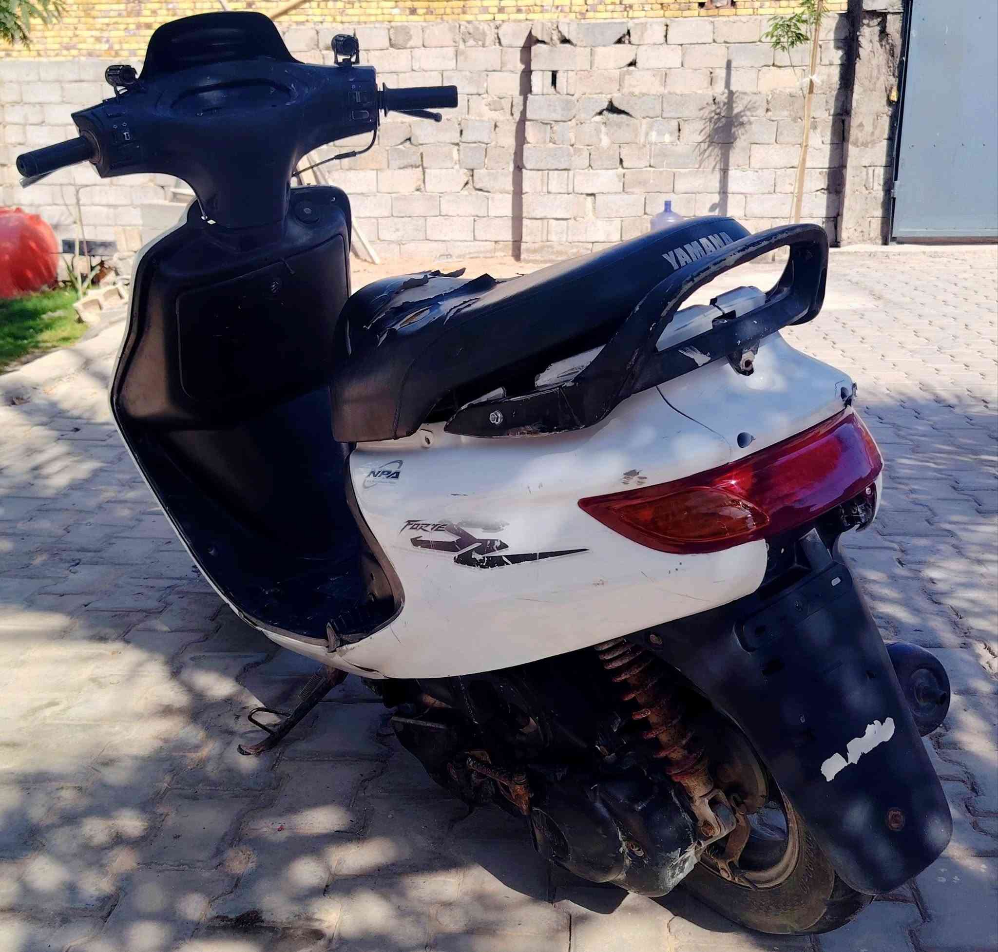 السلام عليكم للبيع فراشه فحل دراجه جاهزه مذب عليه ولا ربع مكينته خرسه ناااعمه كلش سلف هندر كهربائيات كله شغاله لايت بك لايت قفل جنطه شلعه ومعدلل شك لكاع السعر 375 وبيه مجال المكان نجف الاستفسار ماسنجر او اتصل ***********
