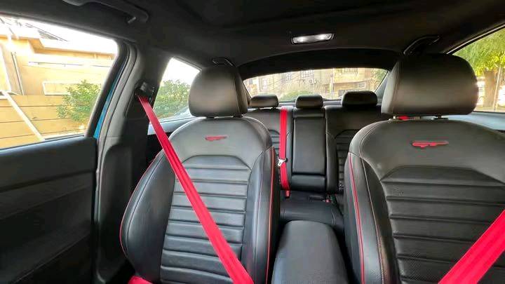 السلام عليكم
KIA FORTE  GT2023  (1600T) 
الفئة : GT اعلى فئة مواصفات واداء ماكو اعلى
الضرر : حادث مكانين بارد وصار بيهه باب خلف السائق بالعراق بعده ع وضعه بدون صبغ بدون تبديل كفالة عامة
المواصفات :
1- اربع رادارات امامي خلفي جانبي رادار
2-الحفاظ على المسار
3-رادار النقاط العمياء
4-رادار تفاعلي يتحكم بمدى الابتعاد او الاقتراب من السيارة الي امامها
5-نظاك فرملة الطوارئ (تضرب بريك بوجود اي خطر)
6-ويل حجم 18 رياضي
7-كامرة خلفية دوارة
8-كشن السائق كهربائي
9-الكشنات الامامية تدفئة وتبريد
10-كشنات جلد مع شعار GT
11-اوتو هولد
12-بريك بصمة
13-تبريد قطعتين خلفية مع منفذ شحن خلفي
14-نظام صوتي فاخر هارمن كاردن
15-شحن الهاتف لاسلكيا
16-اضاءة LED 
17-فتحة سقف
18-شفتات ستيرن رياضي
السيارة بعد بيها هواي مواصفات معروفة ال GT
ممشى السيارة 37 الف مايل
*********** واتساب 
***********
 ***********
عنوان السيارة بغداد الدوره
تگدر توضحلون أكثر: شنو رقم الفئة/الترم بالضبط للـ KIA Forte GT 2023، وهل هي وارد أمريكي لو كوري؟: 
واردامريكي
بالنسبة للحادث اللي صار: شنو الأجزاء المتضررة بالضبط، وهل انصلحت على وكالة/ورشة؟ وإذا موجود صور قبل وبعد أو تقرير فحص يفيد.: 
حادث امريكا بارد بالهلال جاملغ امامي وهلال جاملغ خلفي بدون ثبيغ وصار بيها باب خلف السائق بالعراق بعده ع وضعه 
السيارة عدّادها 37 ألف مايل، هل الممشى أصلي 100% وما بيه أي تلاعب أو تبديل عدّاد؟: 
100%
شنو وضع الصيانة الأخير: آخر غيار زيت/فلتر/فحص قير ومكينة متى صار، وهل بيها أي ملاحظات ميكانيكية أو كهربائية حالياً؟: 
كير مكينه مكفول
غير بغداد الدورة، إذا تريد تحددها أكثر: بأي منطقة ممكن المعاينة؟ وهل السعر قابل للمساومة أو ثابت، وتقبل فحص قبل الشراء لو لا؟: 
السعر قابل للتفاوض بعد الفحص والمعاينه