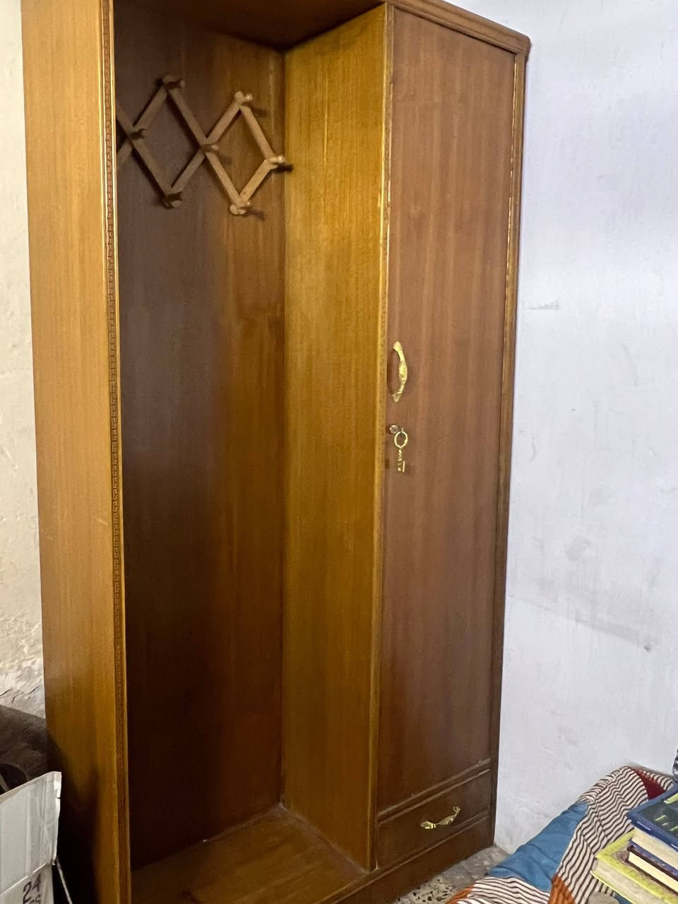 غرفة خشب • نظيفه • ساحة مضفر