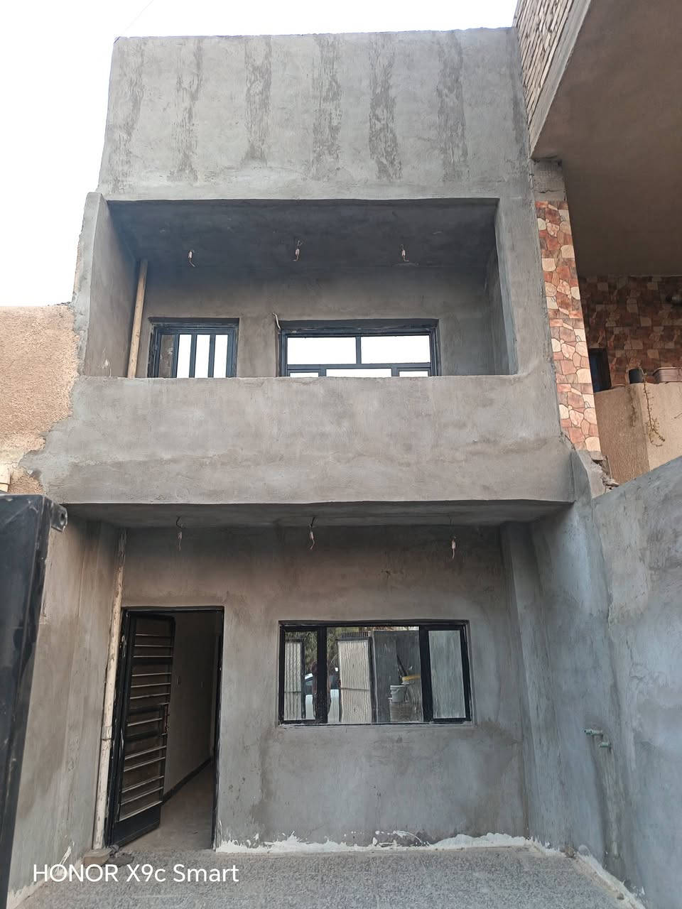 منزل للبيع /٨٠متر واجهة ٤/يتكون من /٣غرف نوم وصالة /وخدمات /البيت نظيف موقع ممتاز /شهداء البياع /خلف مطعم المسرة /الاستفسار على هذا الرقم /***********
