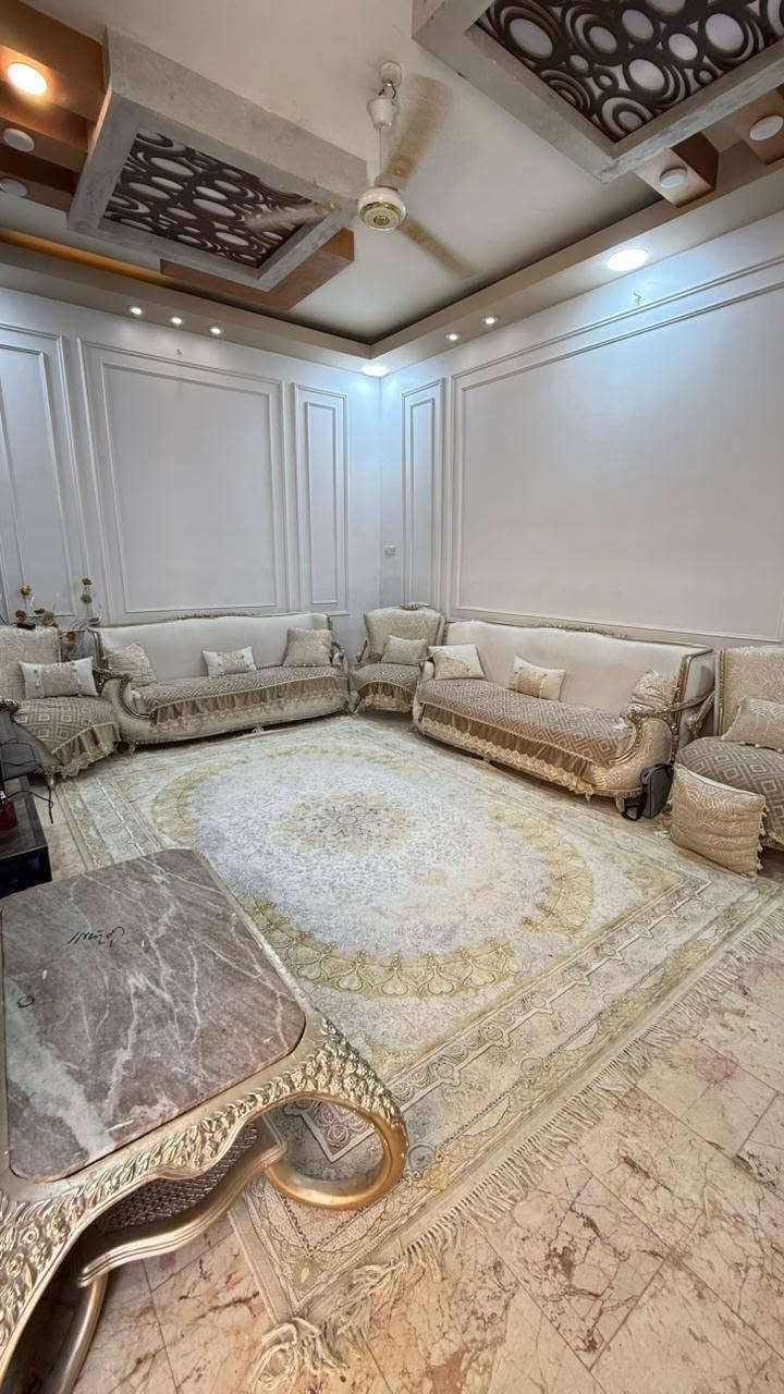 🏠 بيت للبيع – حي أور الثانية
📐 المساحة: 200م²
📜 الملكية: طابو صرف
🏗️ البناء: سنة 2012، مع تشطيبات جديدة سنة 2025
🏡 البناء: طابقين – كونكريت بالطابق الأول والثاني عكادة

🔹 الطابق الأول:
• غرفة
• صالة كبيرة
• استقبال
• مطبخ
• صحيات
• أرضيات مرمر إسباني

🔹 الطابق الثاني:
• 4 غرف
• حمام

📍 الموقع: الناصرية – حي أور الثانية – شارع السبيس

📞 للاستفسار والتواصل: الاتصال أو مراسلة الصفحة
