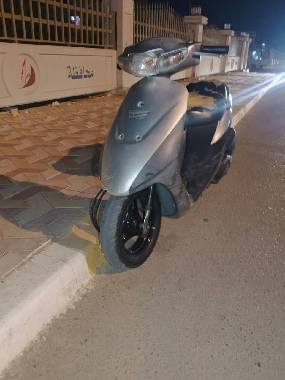 سلام عليكم شباب دراجه ساسوكي 60  للبيع صارلها اربع أشهر نازله من الوكيل وبرغي ما مفتوح من المكينه ولا مجفته وكلشي شغال بيها السعر 470 مكاني عماره حي المعلمين الجديد هذا رقمي ***********
