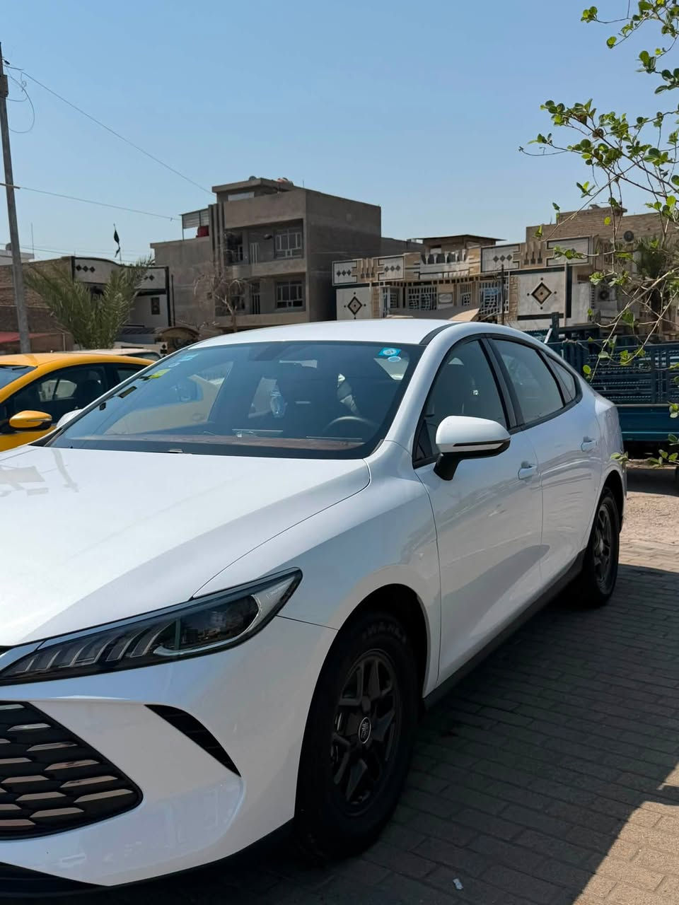 السلام عليكم
Byd كن بلاص داخل زيتوني 
الموصفات العادية 
ماشية 9 الاف. وقابل للزيادة 
مرقمه بغداد 
كاعيات 
شاحنه اساور اصلية 16 امبير 10 متر بيها ضمان سنتين 
السيارة حالتها نضيفة جدا بيها زلغ نص اصبع موضح بصوره
مكفوله من كلشي 
سعر 19.600دينار 
بيها مجال بسيط جدا حك الجية 
رقم التليفون *********** 
تواجد السيارة بغداد
