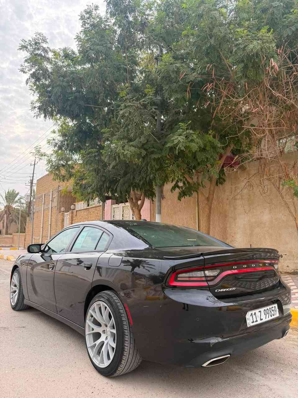 سلام عليكم 

دوج جارجر للبيع SXT مديل 2020 اصل رقم بغداد 

مواصفات بنرامه 
كشنات حضن جلد كهرباء تدفئه تبريد 
ستيرن تدفئه 
خزن ميموري 
شاشه كأمره دواره حساسات امامي خلفي 
ويل ٢٠ رياضي عليه تخم تاير جديد 
مكينه كير بشرط الكفاله 

بيه بنيد تبديل فقط بقيت السياره مكفوله بلكامل 

بيع فقط بدون مراوس.   ***********

