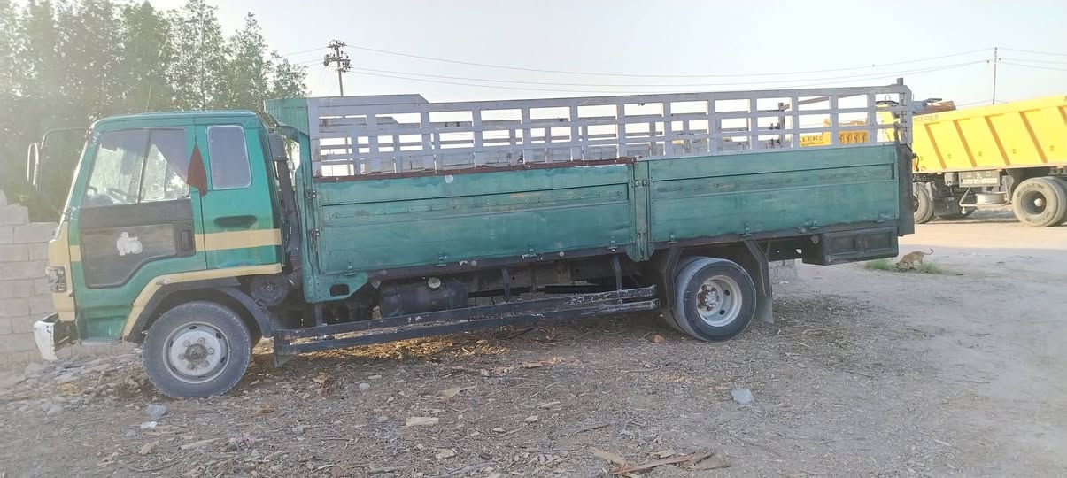 سلام عليكم عزوزه للبيع موديل 91 امتار 19 ونص ماكينه 16 قبق اسود الاستفسار على رقم الهاتف.             ***********.          مكان السياره ابو صخير المناره النجف الاشرف
