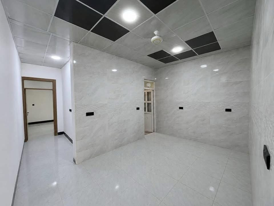 🏡📐 دار للبيع ( 100م ) واجهة ( 5م )  🏘
———————————
#موقع_العقار📍كركوك - واحد آذار - فلكة اولى       
———————————
طابق اول : غرفة نوم + استقبال + صحيات + مطبخ على هول      
طابق ثاني : نفس شي + درج خارجي 
———————————
📜 السند : طابو ملك صرف 
———————————
للاستفسار اتصال ع رقم 📞
***********
