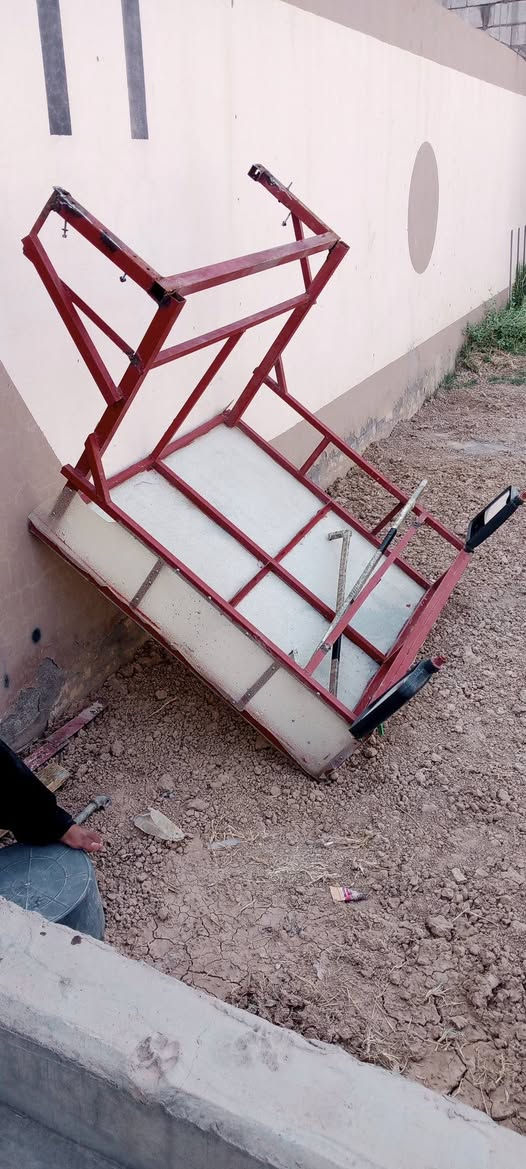 سلام عليكم  سقيفة ستوته كامله هيا ومراياته بس شد وطلع مكانك حي العسكري سعر 75 
+***********
