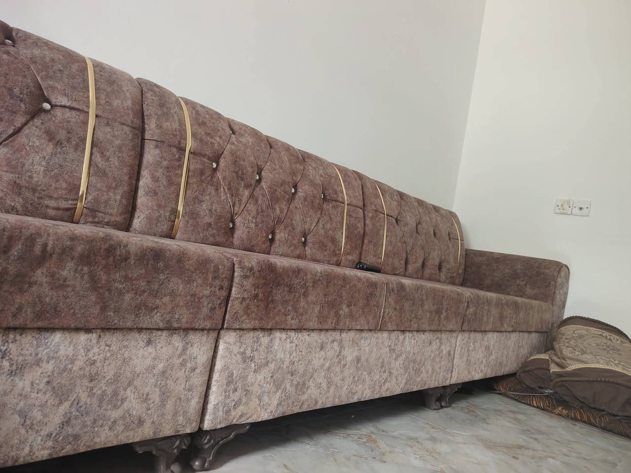 ديوان ١١ متر جديد مابيه اي عيب للبيع ***********
