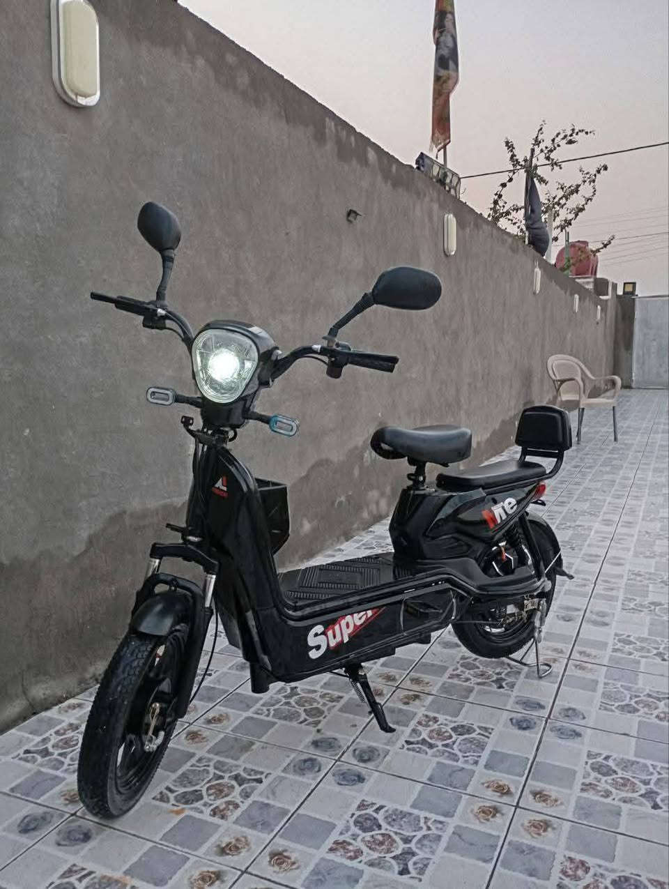 للبيع دراجه شحن 3بطاريات
بصمه تشغيل عن بعد. 
جهاز انذار عن السرقه
تايرات جوبلس
سرعه 60
لايت واشاير شغالات
دراجه جديده نقص شاحنه
السعر 250 
المكان بابل القاسم
للاستفسار ***********
