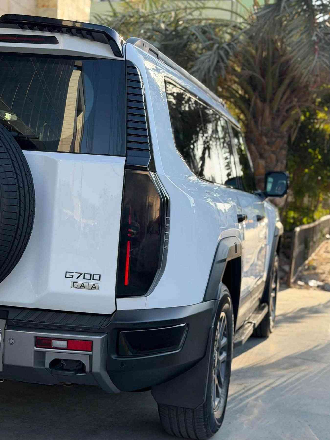 جيتور  G700 جي  موديل:- 2027
ماشية 4.700 الاف 

فئة السبورت 5 راكب داخل مشمشي

كاملة من الكماليات الخارجية و الداخلية 

و البرمجة يعني بيهة يوتيوب بس الكماليات صارف علية مليون 

جيتور G700 سبورت (بلك-إن هايبرد 🔋)

المحرك: 2.0 لتر تيربو 4 سلندر حقن مباشر+ محركين كهربائية القوة الاجمالية 904 حصان

عزم الدوارن (نيوتن-م) : 1135 (محرك البنزين + الكهرباء)

ناقل الحركة:  أوتوماتيكي مخصص لنظام الهايبرد 2DHT

نظام الدفع : دفع رباعي - موتور ثنائي

المدى: بشحنة كهربائية وتعبئة وقود كاملة يصل إلى 1000 كم (WLTP)

سعة البطارية كيلووات/س: 34.13

نظام تعليق متوازي مزدوج (دبل ويشبون) امامي وخلفي

الضمان الأساسي وضمان البطارية: 8 سنوات او 300,000 كم (ايهما اولاً)

ضمان المحرك: 10 سنوات او 1،000،000 كم (أيهما اولاً / للمالك الأول)

المواصفات

*فتحة سقف بانوراما

*ويل الالمنيوم قياس 20

*كاميرات محيطية 540 درجة

*حساسات اصطفاف أمامية وخلفية

*نقطة عمياء

*شاشة عرض ترفيهية قياس 15.6 انج

*شاشة عريضة لمعلومات القيادة 35.4 انج

*نظام صوتي فاخر 12 سماعة

*ابل كاربلاي واندرويد اوتو لاسلكي

*مقصورة الركاب من الجلد الفاخر

*المقاعد الامامية والخلفية مبردة

*مقعد السائق كهربائي مع ذاكرة ووظيفة الترحيب

*مقعد الراكب كهربائي مع ذاكرة ووظيفة الترحيب ومسند للساق

*المرايا الخارجية قابلة للطي كهربائياً

*قفل/فتح النوافذ والبانوراما بالبصمة

*خاصية إغلاق نوافذ وفتحة السقف عن بعد 

*دخول ذكي (بصمة)

*الصندوق شفط وبالبصمة

*دواسات جانبية  

*مصابيح أمامية وخلفية أوتوماتيكية LED مع مصابيح نهارية

*وسائد هوائية امامية، وسائد هوائية امامية جانبية، ستائر هواء جانبية

📍 موقعنا: بغداد 

للأستفسار  اتصل على الارقام 

*********** 📞

#جيتور #G700 #2027  #جي #العراق🇮🇶 #بغداد_العراق🇮🇶

