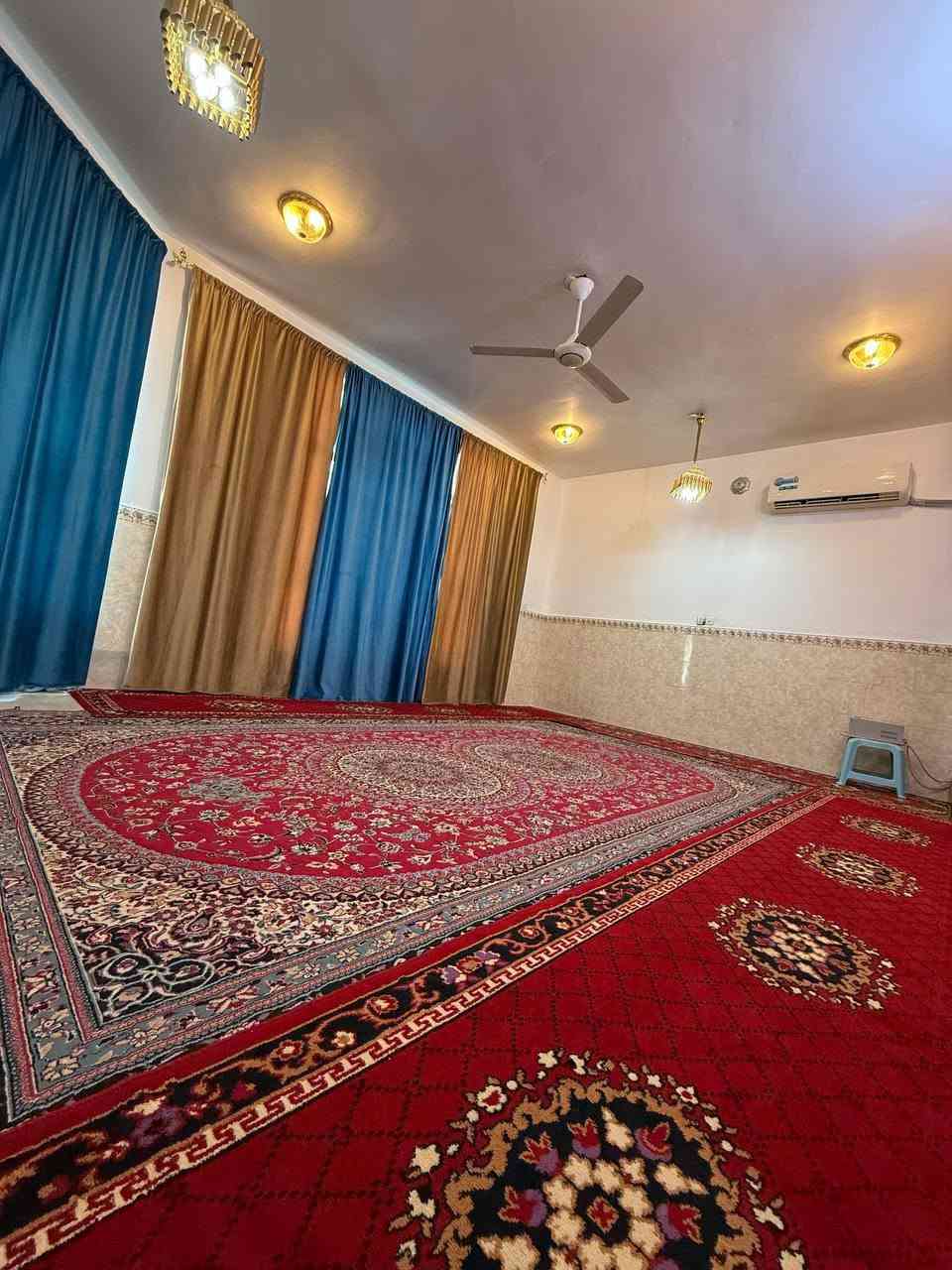 📍 واسط – قضاء الصويرة
حي العسكري – كاع خير العبدالله
قريب من كراج الصويرة
🏡 بيت زراعي للبيع
المساحة: 200 متر
🔹 مواصفات البيت:
يتكوّن من 4 غرف نوم
2 غرف بالطابق الأرضي
2 غرف بالطابق الثاني ( مع سويت لكل غرفة)
صالة واسعة
مضيف
مطبخ
ترك (سطح)
توزيع الغرف مرتب وعملي، مناسب للسكن العائلي
📞 للاستفسار والاتصال:
(***********)
