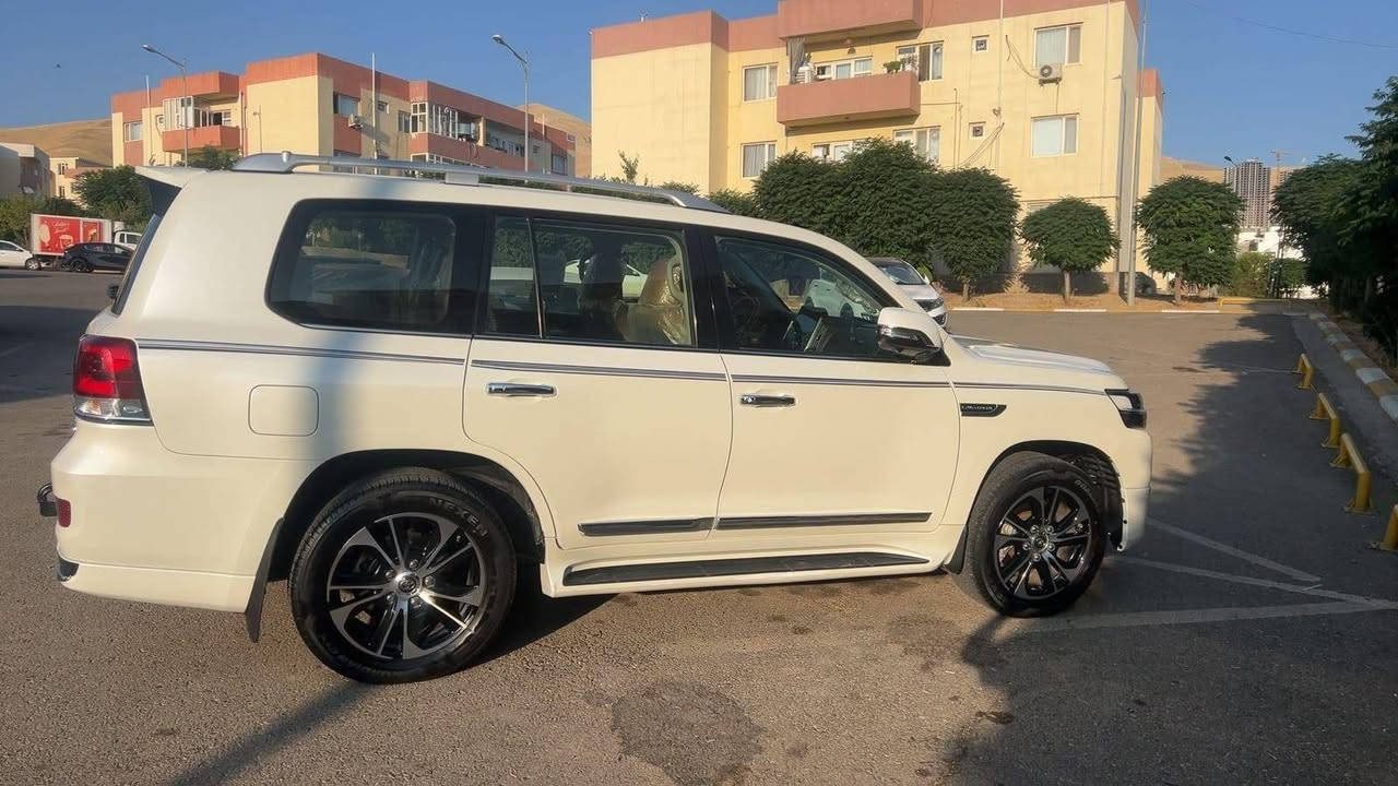 السلام عليكم لاندكروز للبيع بحريني  موديل 21  فول  مكفوله كفاله عامة. فول مواصفات 5كامرات زراك لايت  ماشيه 78الف كيلو.  رقم اربيل باسمي سياره تحويل ثاني يوم سعر 5شدات 35 ورقه 535  *********** ملاحضه ابيع فقط
