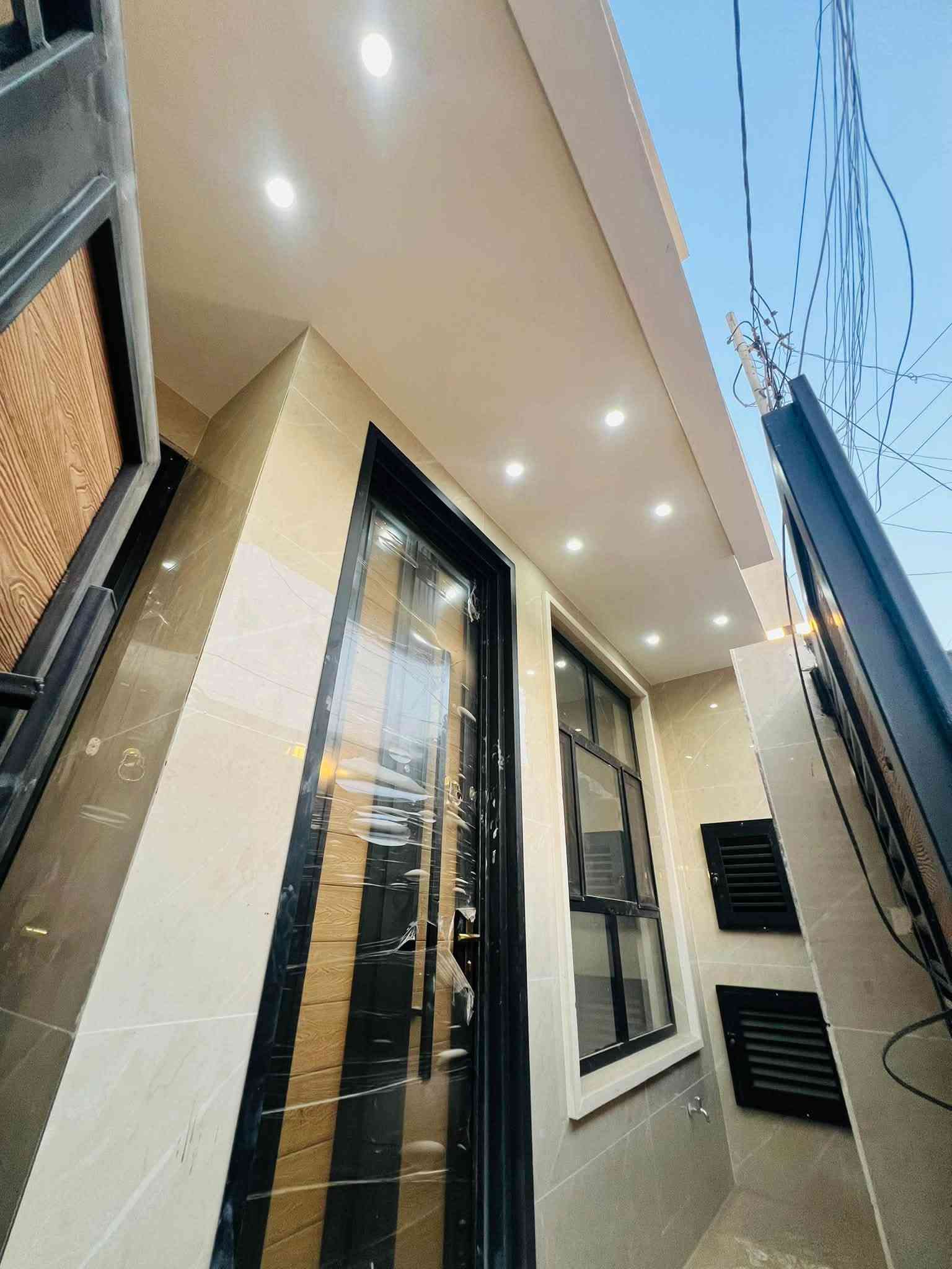دار للبيع مساحة ١٠٨ متر بناء حديث درجة اولى 
الواجهه ٥ ونص
جاهز للسكن تسليم مفتاح مباشر 🔑
استقبال 
غرف نوم عدد ٤
مطبخ
خدمات ٢
منور جانبي 
مدخل للدار ٢
الدورة شارع ٦٠
تفاصيل اكثر واتساب ☎️***********☎️
