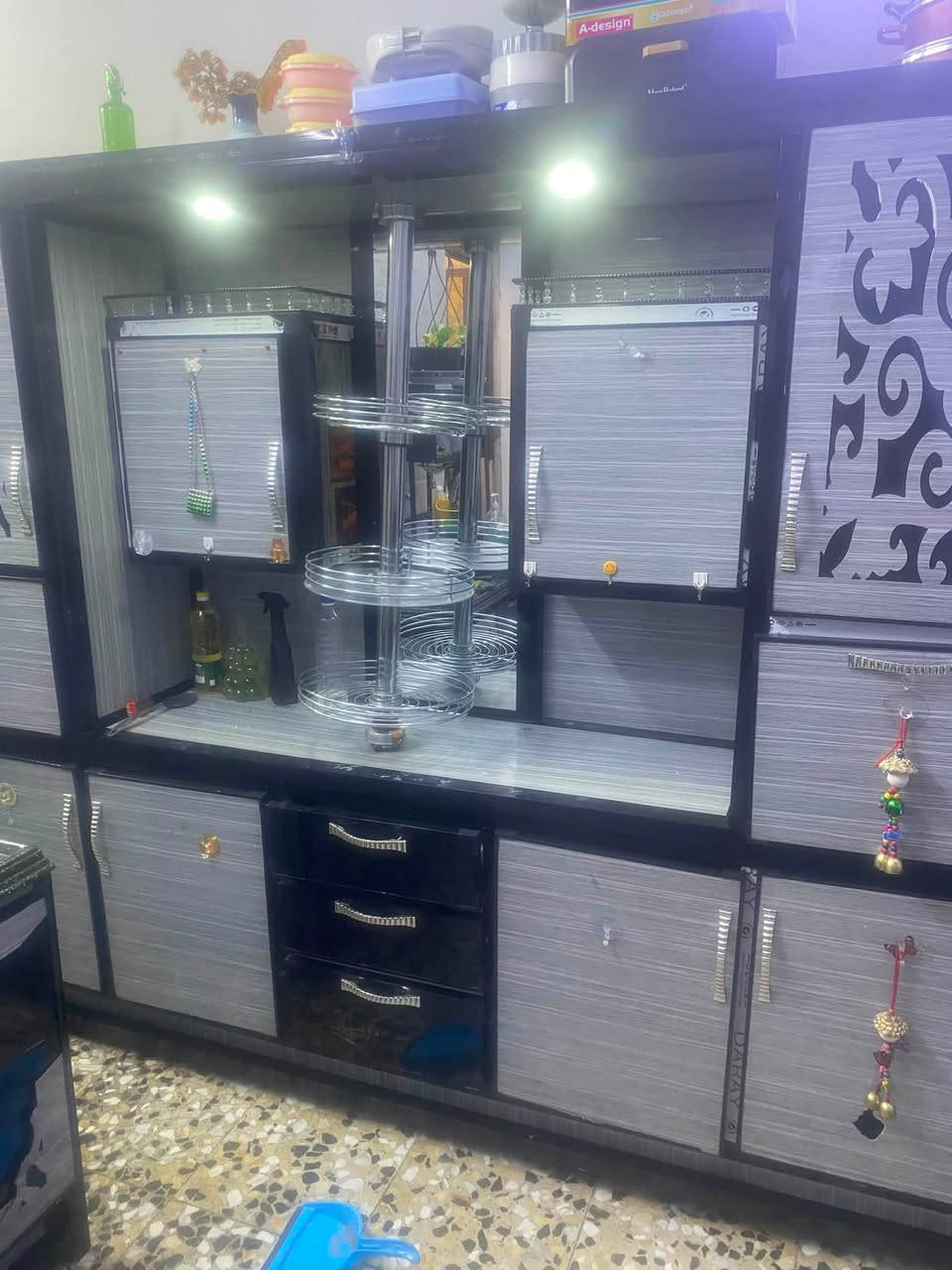 البيع وعندي غراض مال بيت بعد هم
***********‬
