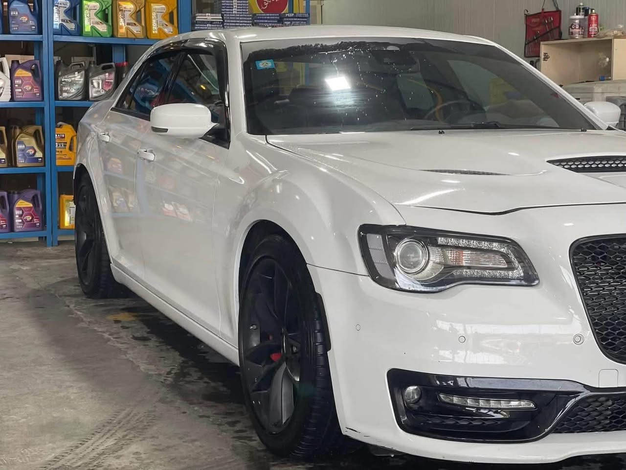 سلام عليكم
كلايسلر C300 SRT 6400اخر اصدار 

موديل 2023

فول مواصفات للاخير 

رقم بغداد /الجديد وحلو بسمي تحويل ثاني يوم

حادثها جاملغ وبنيد ايسر مبدل اصلي ومصبوغ لان ملكيت نفس اللون 

السعر 370 

الي متعجبه السياره يكتب يا الله 

والي تعجبه اهلا وسهلا 

مكاني بغداد 

***********
