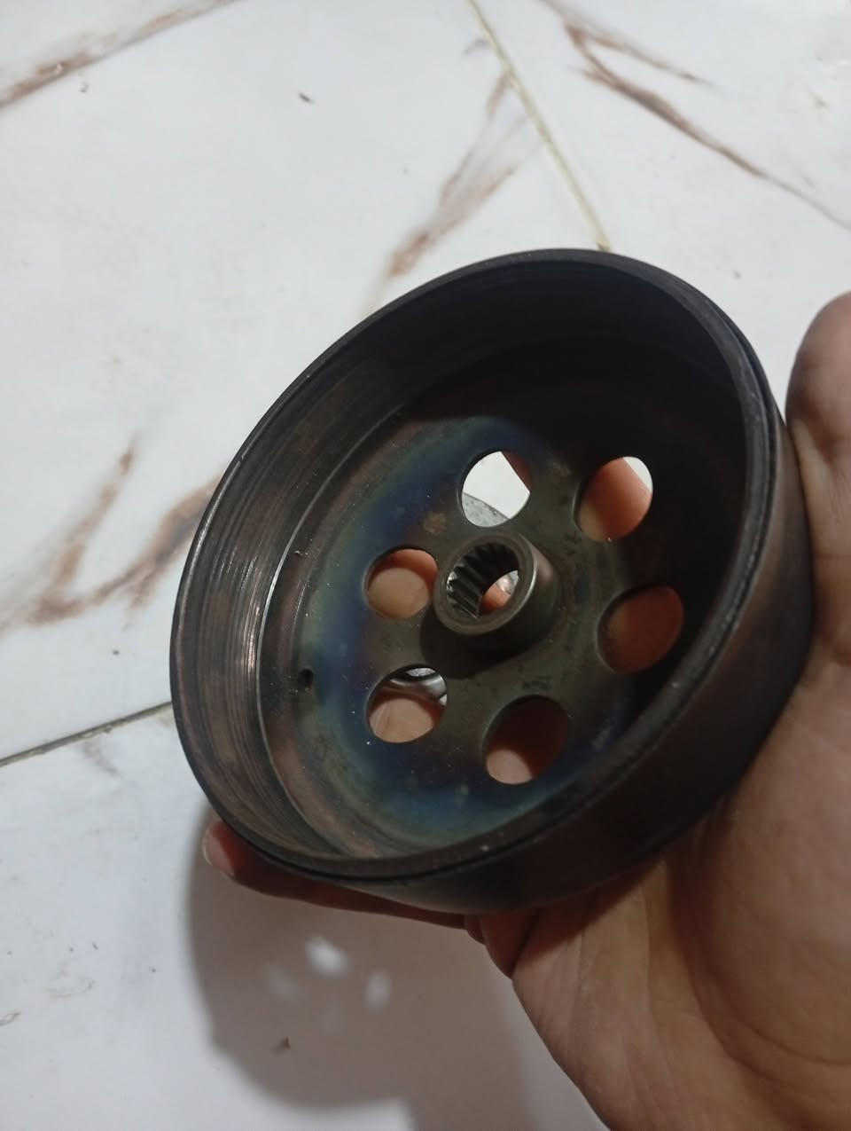 السلام عليكم شباب اغراض للبيع 
كلج خلفي سكنس فحل بلادي ++طاسه 

قبق داخل رصاصي بلادي بي ختم 

مرايات 

سعرهن مناسب 

مكاني بصرة جمعيات اسكان المونى 

هـ/***********
