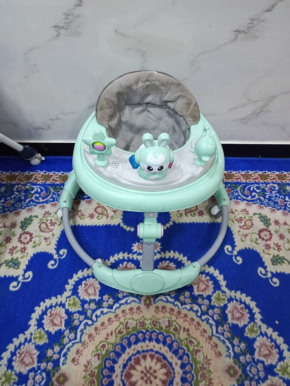 السلام عليكم الأغراض للبيع أسأل واجاوبك المكان الإعلام حي الشباب شارع اميمة ***********
