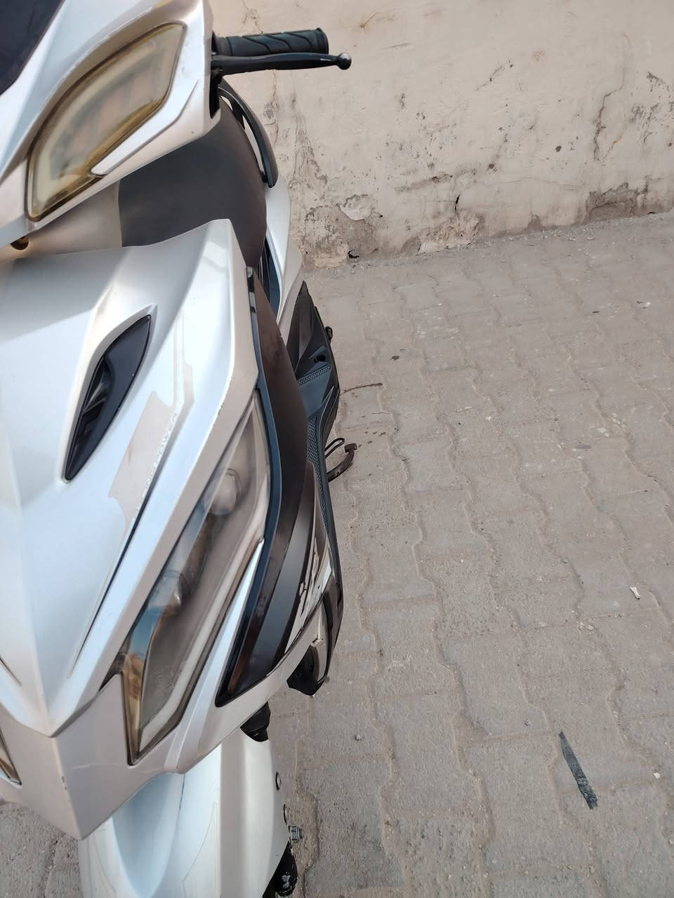 دراجه سكنس ياباني مكفوله برغي مامفتوح بيهه *********** كهربائياته كلهه شغاله سلف لايتات اشاير شلعه ومعدل سعرهه 350 بيه مجال
