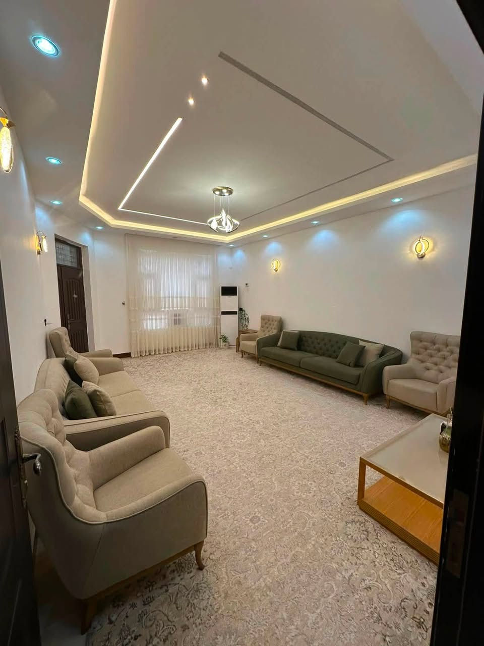 دار للبيع خانقين داره كونارة فرع المقابيل الجسر بضبط فرع مركز حيدر خامس بيت 
البيت 240م طابو صرف
يتكون من:
غرفة نوم عدد2
هول داخلي كبير 
مجمع صحيات
مخزن داخلي 
استقبال 
مطبخ
كراج سيارة+حديقة

سعر 135 بيها مجال ان شاءلله
للستفسار اتصل ***********
