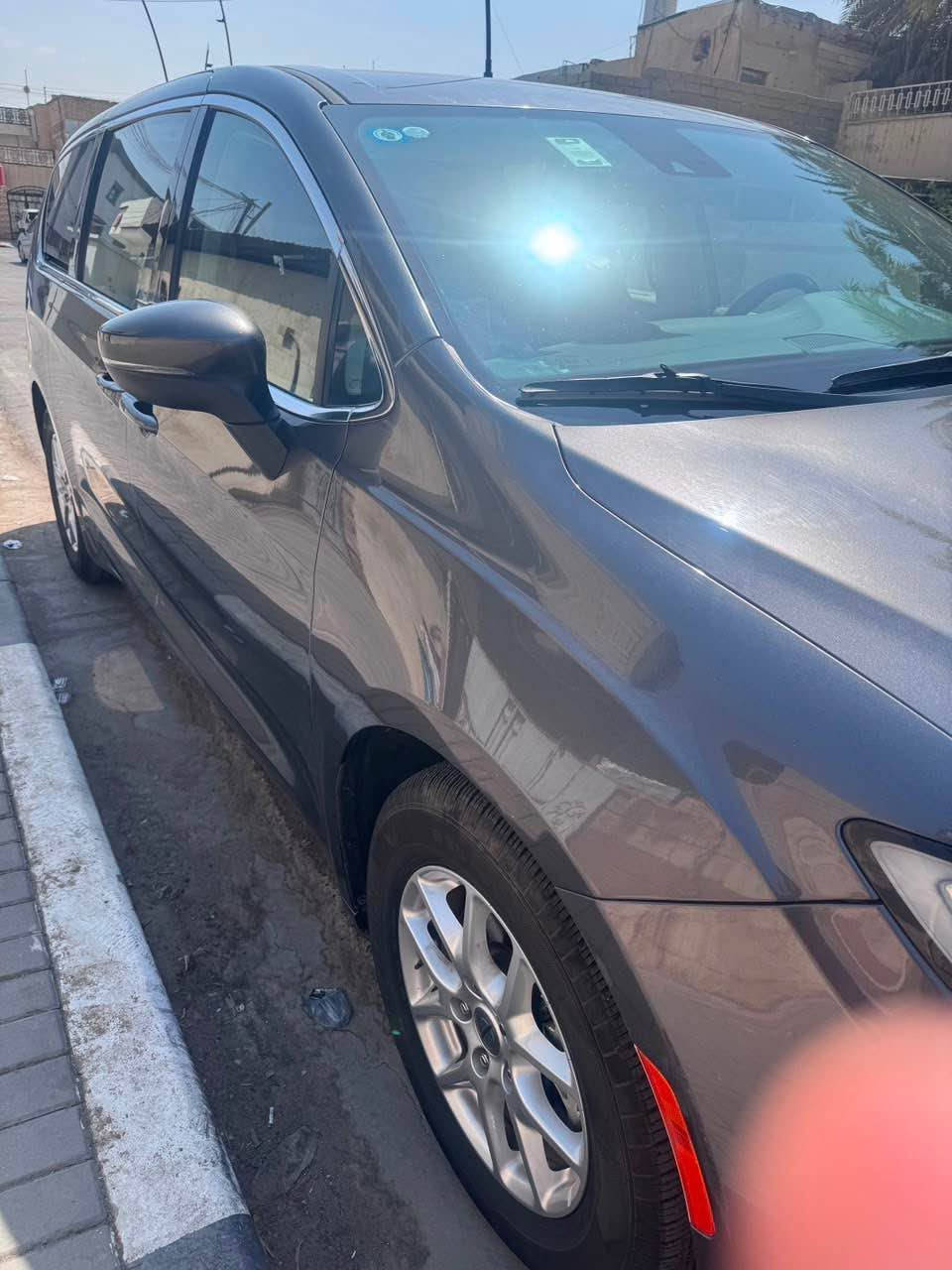 Chrysler Pacifica Touring L. 2023

🔴باسيفيكا 2023 

المواصفات : 

المحرك: 3.6L V6

الكير: أوتوماتيك 9 سرعات 

 الفئة: Touring L.

اللون الخارجي:رصاصي

اللون الداخلي : جلد أسود مع تطعيمات بيجي

مقاعد  خلفية منفصلة VIP

كنترول تبريد خلفي منفصل

خزن ميموري لكرسي السائق

اشاير مري

رادار جانبي نقطة عمياء 

تحديد مسار

سستم صوت متكامل HarmanKardon

شاشة Uconnect كبيرة 10.1 إنچ

‏Apple CarPlay + Android Auto

 دخول وتشغيل ذكي

تشغيل عن بُعد

أبواب جانبية كهربائية

باب خلفي كهربائي

كاميرا خلفية + حساسات ركن

مثبت سرعة

مرايات كهربائية

مقاعد جلد كهربائية 

إضاءة خلفية LED كاملة

نظام Stow ’n Go لطي المقاعد وتوفير مساحة تحميل كبيرة

وباقي مواصفات المعروفة

الحادث موضح بلصور فقط لا غيره

السيارة جاهزة ،حدادية جيدة جداً 
وتخم ايطارات جديد

رقم الهاتف 📞. ‭***********‬

📌 الموقع: [البصرة]

💰 السعر: [260] البصرة, العراق
