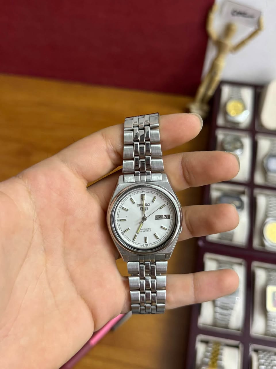 مجموعه ساعات
كل قطعه وسعرها دزلي صوره الساعه خاص يندزلك سعرها

للحجز والاستفسار يرجى مراسلتنا خاص او على الرقم الاتي
***********
