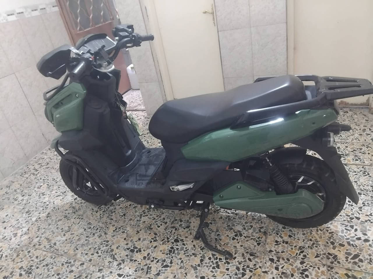 دراجة شحن من نوع اباتشي بطاريه ليثيوم ملف محرك 3400 الدراجه حلوه وجديده سعره بالمعرظ مليونين سعر البيع مليون وربع وبيها مجال قليل مكانها كربلاء معملجي 
رقم الهاتف ***********
