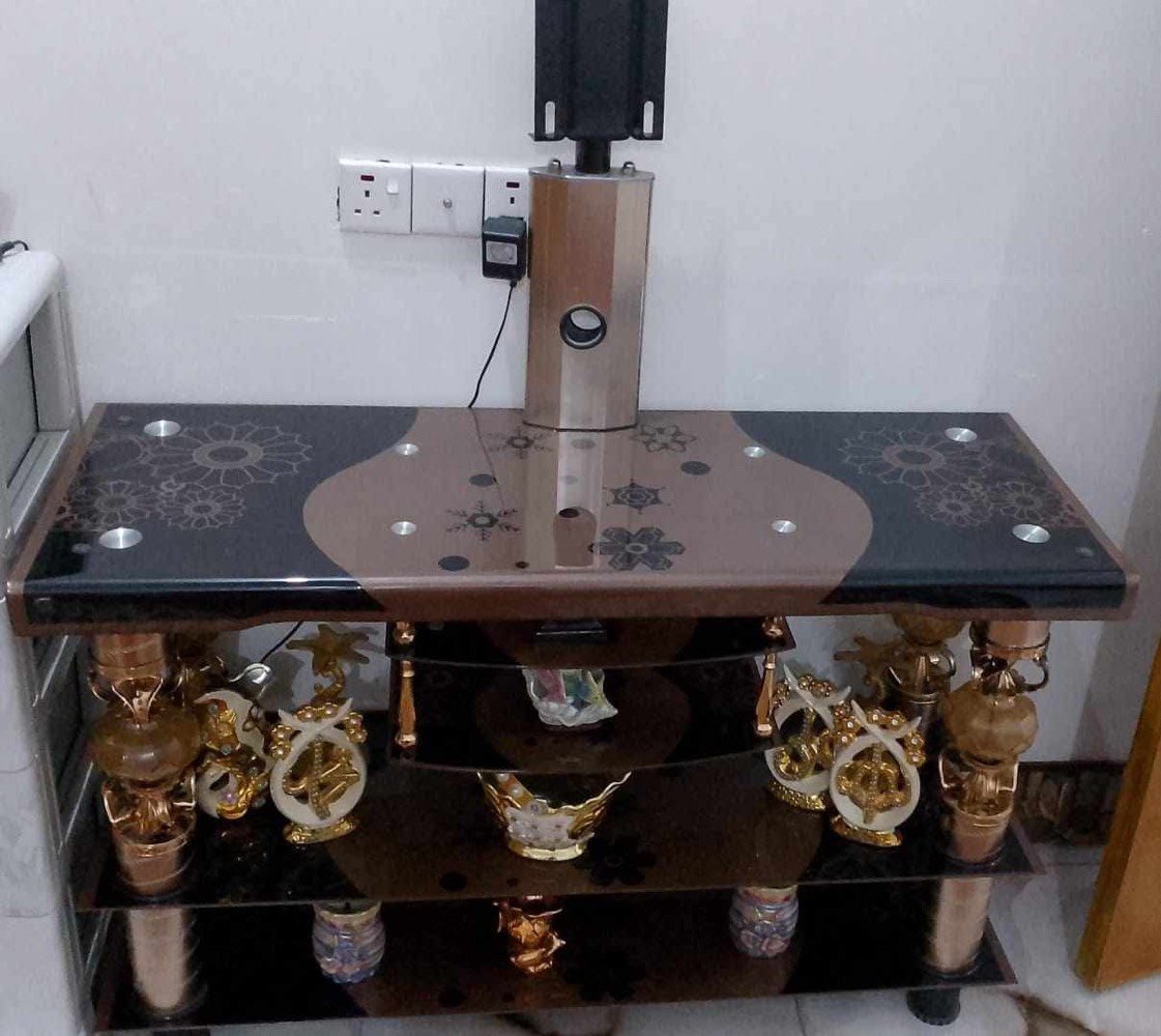 سلام عليكم بوفيه كلش نظيفه 6 باب +ميز بلازمه جام جدا نظيف تفاصيل اكثر مراسلة الرقم — ***********