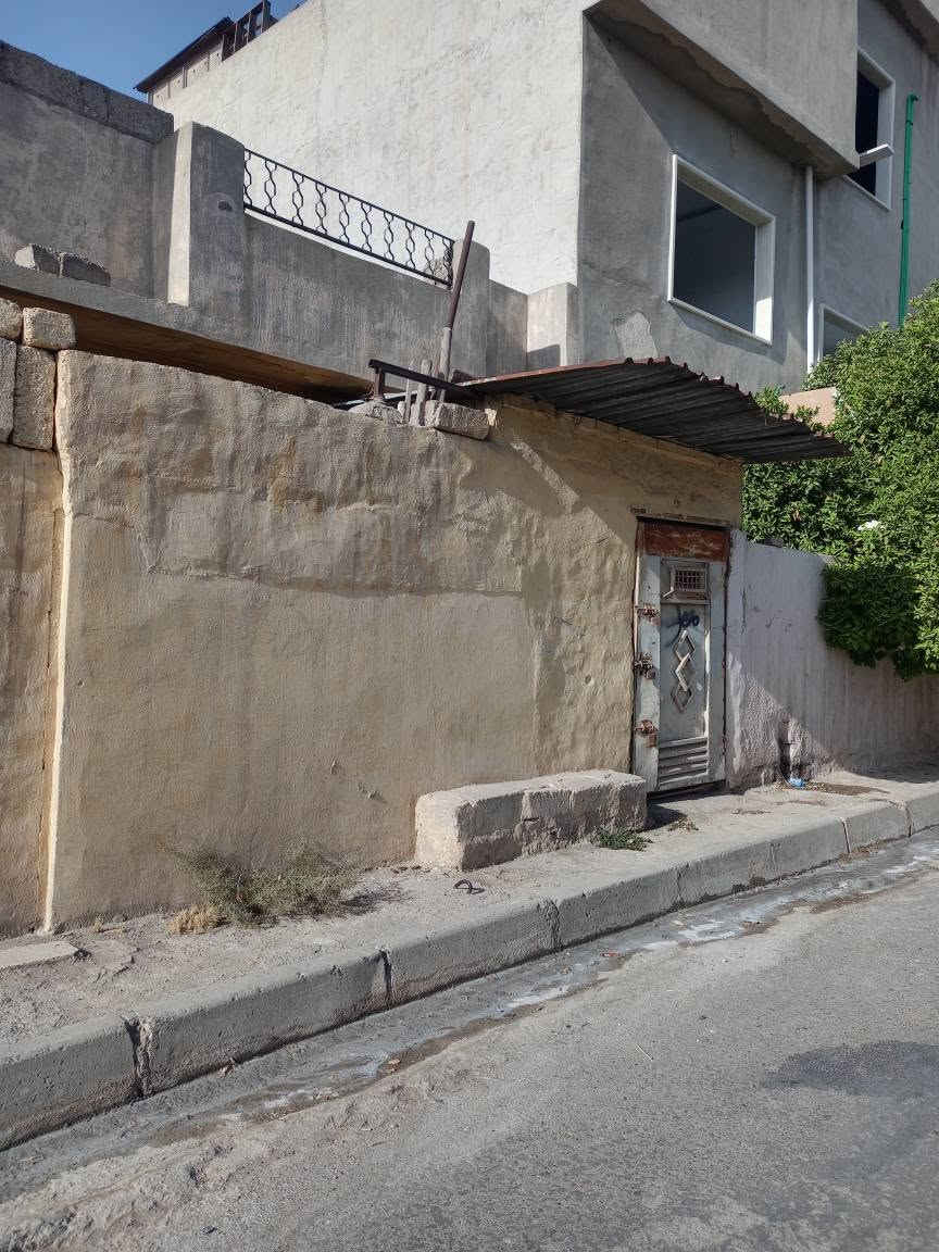 للبيع بيت في حي القدس الاولى
المساحه220 متر سند طابو شرط التحويل 
***********
***********
