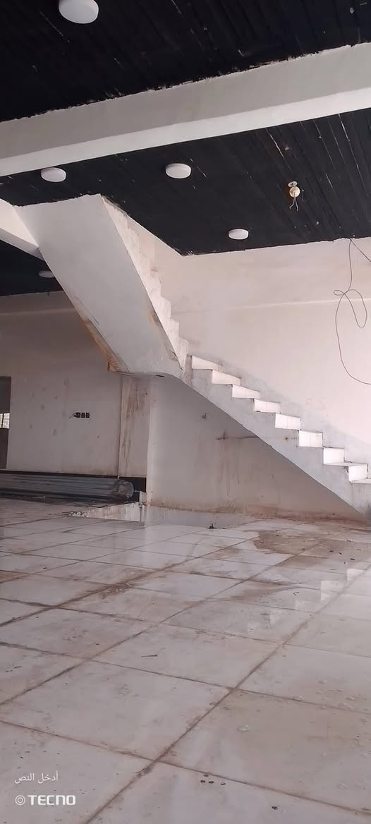 السلام عليكم قاعة للأيجار المساحة 230m طابق ثاني مرافقات صحية عدد 2
الموقع نجف /الحولي شارع 30 الثاني قرب مول نصر الله 
للأستفسار ***********
او شريك مني الارض ومنا التجهيز
