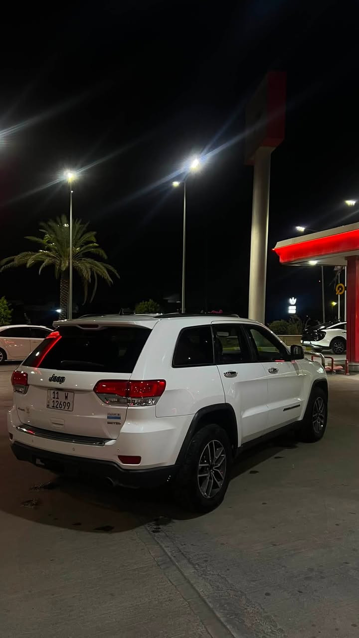 سلام عليكم
Jeep 2019 limted بدون بانوراما
السياره معروف مواصفاتها 
كشنات تدفئه
ستيرن تدفىه
كشنات ميموري خزن
كشن جلد
كهرباء كشن
حساسات خلفيه رادار
كامره
شاشه جبيره
كير ماوس 
فوريل شغال اي عيب مابي
وصندوك كهرباء
وبعد هواي مواصفات
بيها 4 قطع ونص بدون شواصي ابدد عدي سونار همين
وحادثها مو قوي
سعرها مناسب 170 بيها مجال بسيط
مكان كركوك
***********
