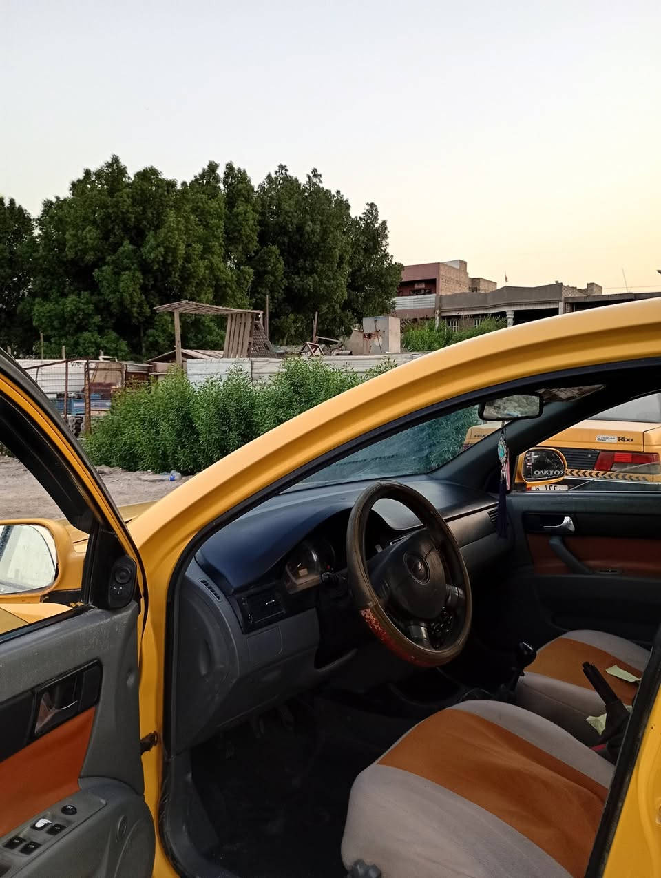 السلام عليكم مرخصت مدير الكروب شباب اوبترا موديل 12 بسمي كير مكينه تبريد خير من الله السياره مصبوغه عام اثر الجراد السياره مصفره هيئه وغرامات  سنويه جديده وهزا جديده عنواني بغداد الدوره رقم الهاتف ***********
