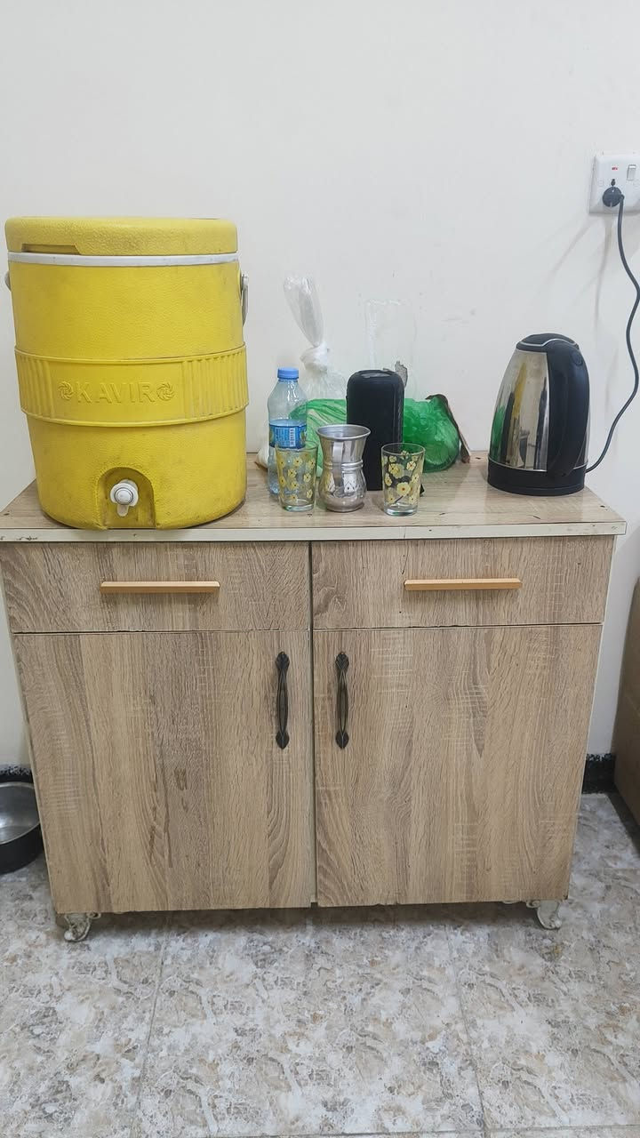كنبة • مكتب وكرسي • بوفيه