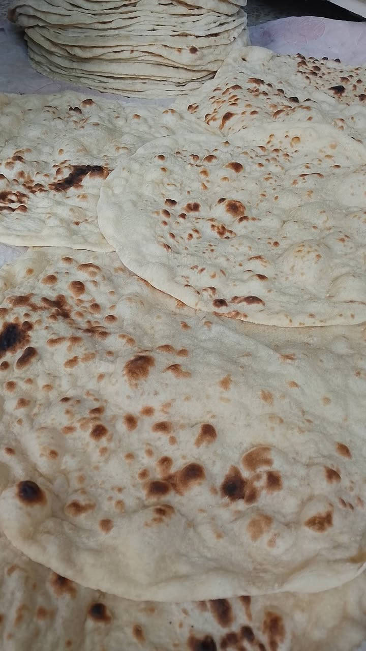 السلام عليكم اخبز خبز بيت عل كهرب 
الطحين من يمكم عشرة بلف 
الطحين من يمي خمس كرص بلف 
خبز صاج الطحين من يمي اربعه بلف 
الطحين من يمكم سته بلف 
خبز شعير خمسه بلف الطحين من يمي 
الطحين من يمكم سبعه بلف 
العنوان موصل حي الانتصار شارع 30
الاستفسار ***********
