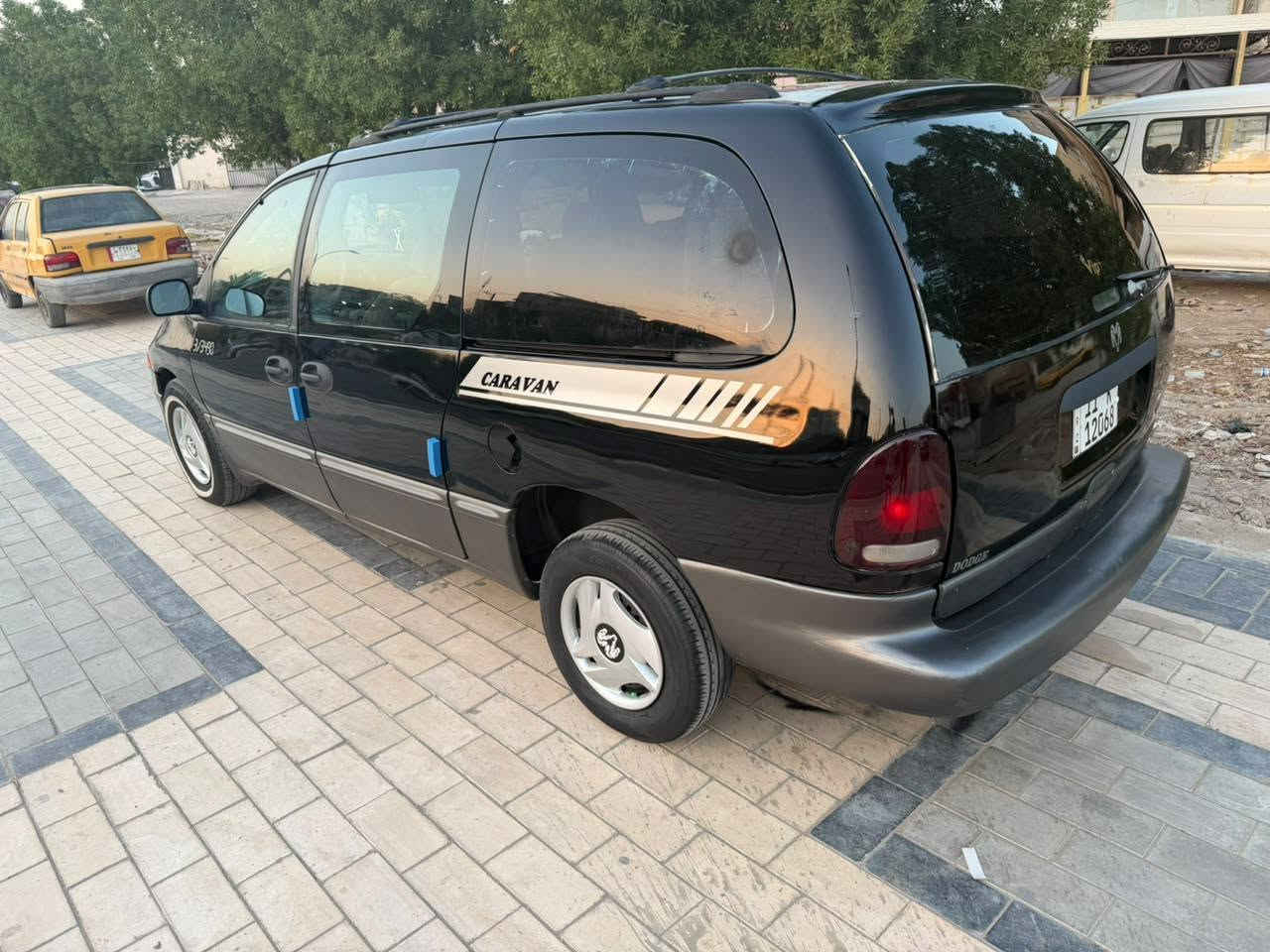 دوج للبيع موديل 2000 مكينه كير دواخل انضاف رقم جديد الاستفسار اكثر انتصل *********** *7راكب او امراوس سياره زغيره نضيفه

