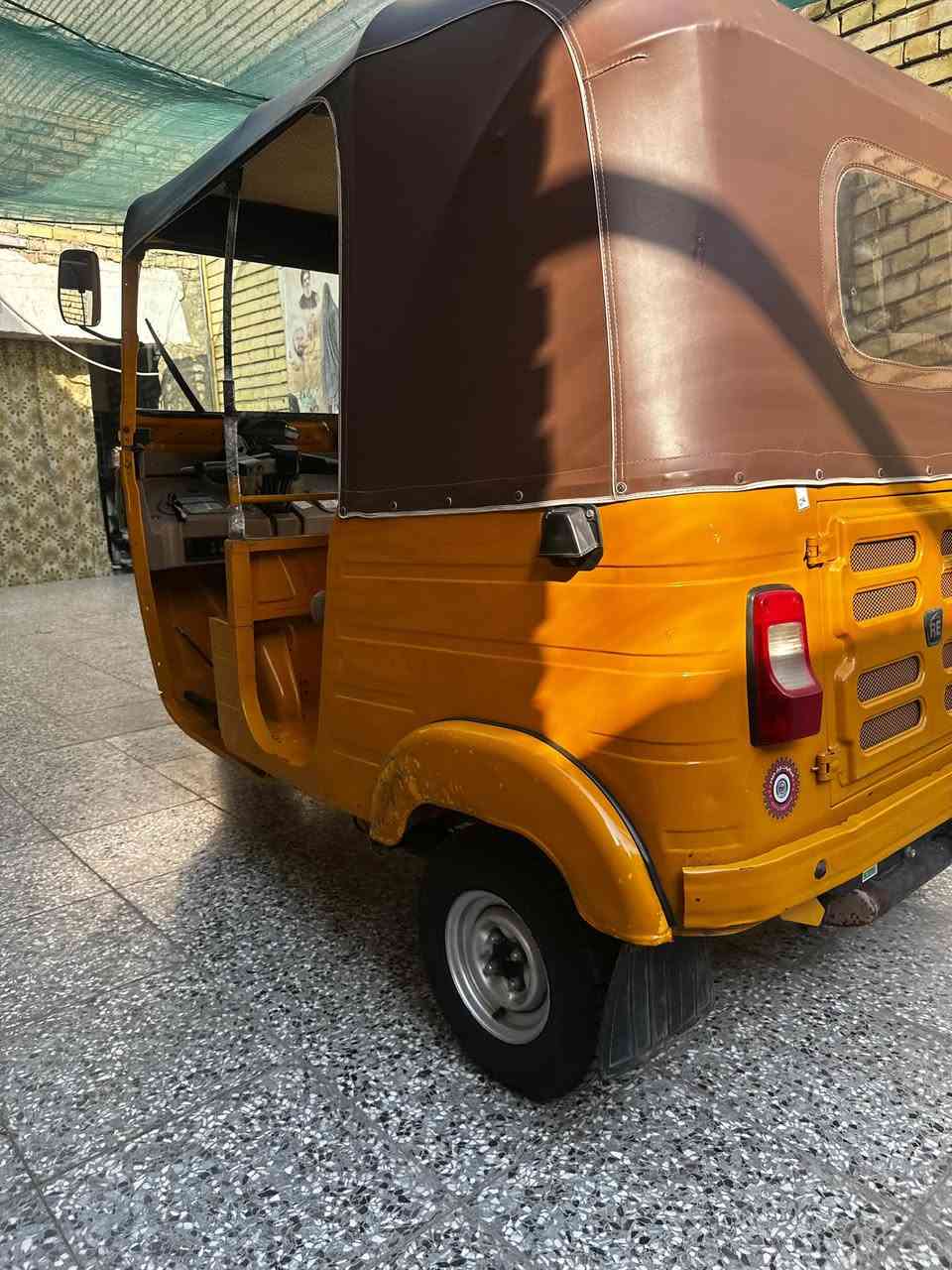 سلام عليكم
تكتك ٢٠٢٠ 
بسمي رقم وسنوية بسمي 
تخم تاير نضيف وسبير وجگ
كشنات نضيف ظفاير جدد 
كهربائيات كلهة شغالة ومضبوطة 
جادر جديد ونضيف البلاد مالها
تكتك ما معمر بيها اي شي لا شخوط ولا مكحلة 
مكينة لا تنقيص ولا تبخير 
تعال كلب بعينك وشوف نضافتها. 

💵. قفل السعر 7.500 
📍. مدينة الصدر الاورفلي
📞. واتساب وإتصال ***********
