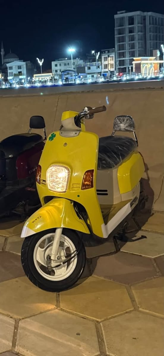 سلام عليكم دراجه بوليسي لون اصفر داخل كريمي دراجه كله بلاديه دراجه كفاله من كلشي مينه سعره (مليون ) بيه مجال حق جيه رقم *********** فقط واتساب
