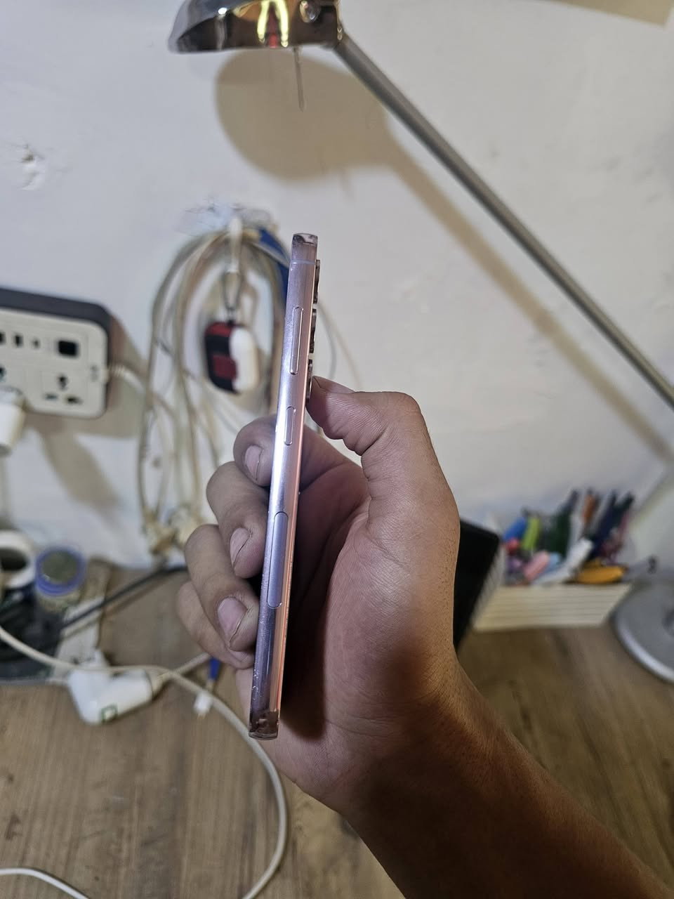 سامسونك s23 العادي 256GB
الجهاز ما مفتوح ونضيف بي فقط هاي ضربة بل شاشة والجهاز لمس مالته طبيعي لا يشكل ولا شي 
سعرة 200 
مكاني بغداد الزعفرانية 
***********
