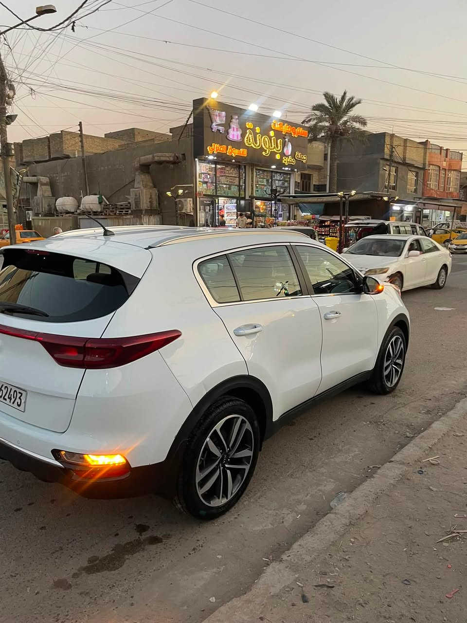 سلام عليكم
سبورتج خليجي 
2019 سياره نص فول سويج شاشة تحكمات سيترن كامره دواره حساسات اشاير بل مري  مواصفاته معروفه
 ماشيه 100. الف
بيه بارد بسيط تلث اصابع بلجامغ جهت سايق وتكحيل جاملغ وباب الصدر  الباقيه مكفول مكينه كير مكفولات شرط السونار 
العنوان بغداد 
السعر 190 وبيه مجال بسيط
رقم الهاتف  ‭***********‬
