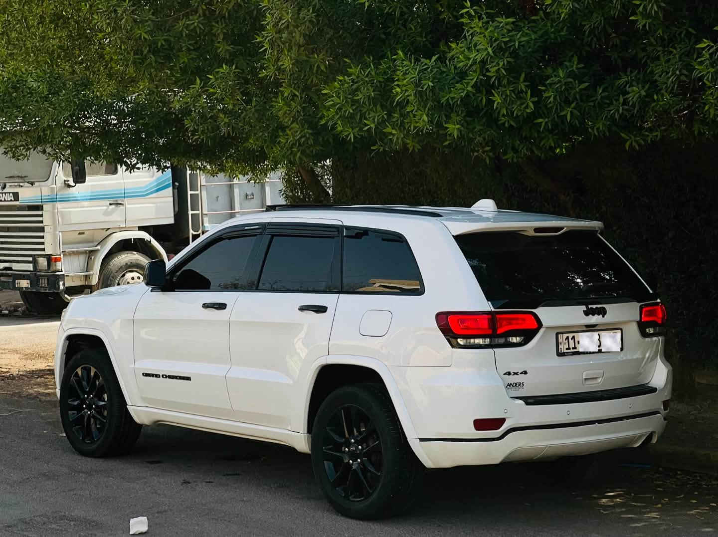 بيع مستعجل
جيب 2019 بلاك توب بدون صبغ فول مواصفات
.
السعر 209 وبيها مجال 

مكاني بغداد *********** رقم بغداد بسمي

حادثة جدا بسيط تبديل جاملغ وبنيد نفس لون

ماشية 66
محرك 3600 مكفول من كلشي
بصمة تشغيل 
فتحة
رادار جانبي
كشنات حار
فور ويل
سبورت 
تشغيل عن بعد
دمام صوت الباين
كشنات حضن
ويل حجم 20 بلادي
تخم تاير جديد 
كامرة خلفية دوارة
شاشة كار بلي مع نظام ملاحة GPS
حساس خلفي 
كشنات حضن

السيارة كلش جديدة بدون لا شخوط ولا بارد ابد
