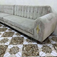 كنب ١٠ نفرية • إطار خشبي • طاولة جانبية