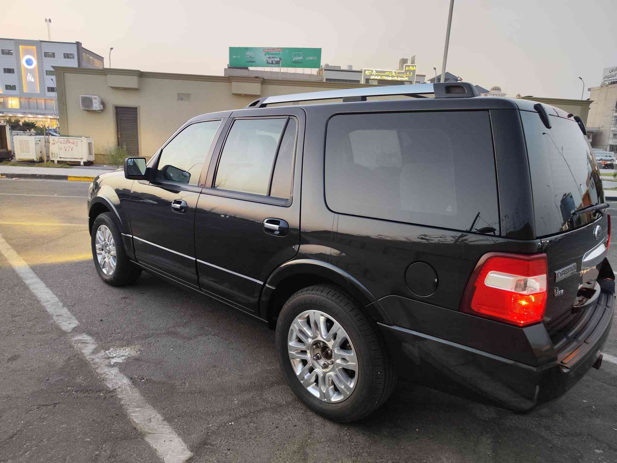 Ford Expdition Limited فورد اكسبيدشين فول
﷽

Ford Expdition Limited 

وارد خليجي شركة نيفا مكفولة كفالة عامة حتى الدعاميات، بيها بس مكان بارد كلش بسيط

موديل:2014

مكينة: V8 5.4L 

ماشية: 97 الف حقيقي

المواصفات 
:- سلايد 
:- كشنات جلد حاليا بيها تلبيس أصلي مال اكسبيدشين 
:- دوسات كهرباء 
:- فور ويل 4×4
:- 7 راكب  
:- كاميرا 
:- صندوق كهرباء 
:- كشنات كهرباء + خزن
:-كشنات الخليفة كهربائية + مري
:- كشنات تدفئة + تبريد 
:- رمز باب
:- 3 قطع تبريد مركزي
:- تحديد سرعة 
وبعد المواصفات المعروفة 

السيارة جاهزة بدون اي نقص
كير ومحرك السيارة جديدة تخم تاير جديد 

شرط التحويل 
مكان السيارة :- البصرة رقمها سليمانية وصاحبها بل بصرة بشرط التحويل مباشر

السعر / 18,700 يعني 187ورقة
 
للتواصل على هذا الرقم ***********
