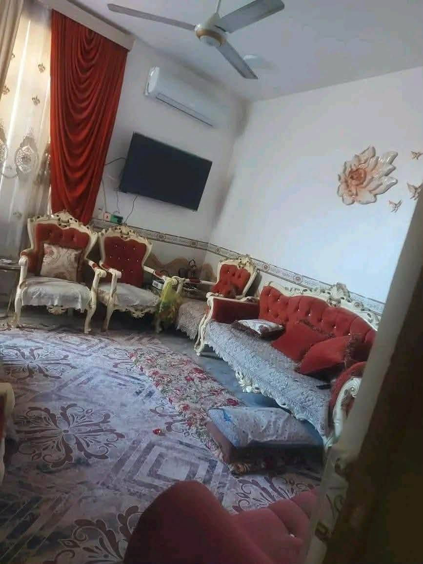 سلام عليكم بيت للايجار للايجار شارع 60 مقابيل المدهش مساحه 100 عدد الغرف 3 وصاله ومطبخ ومجمع صحيات ***********
