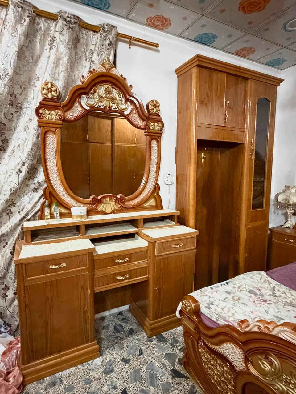 السلام عليكم غرف تزكام نضيفه جدا السعر 1500مليون للاستفسار ***********
