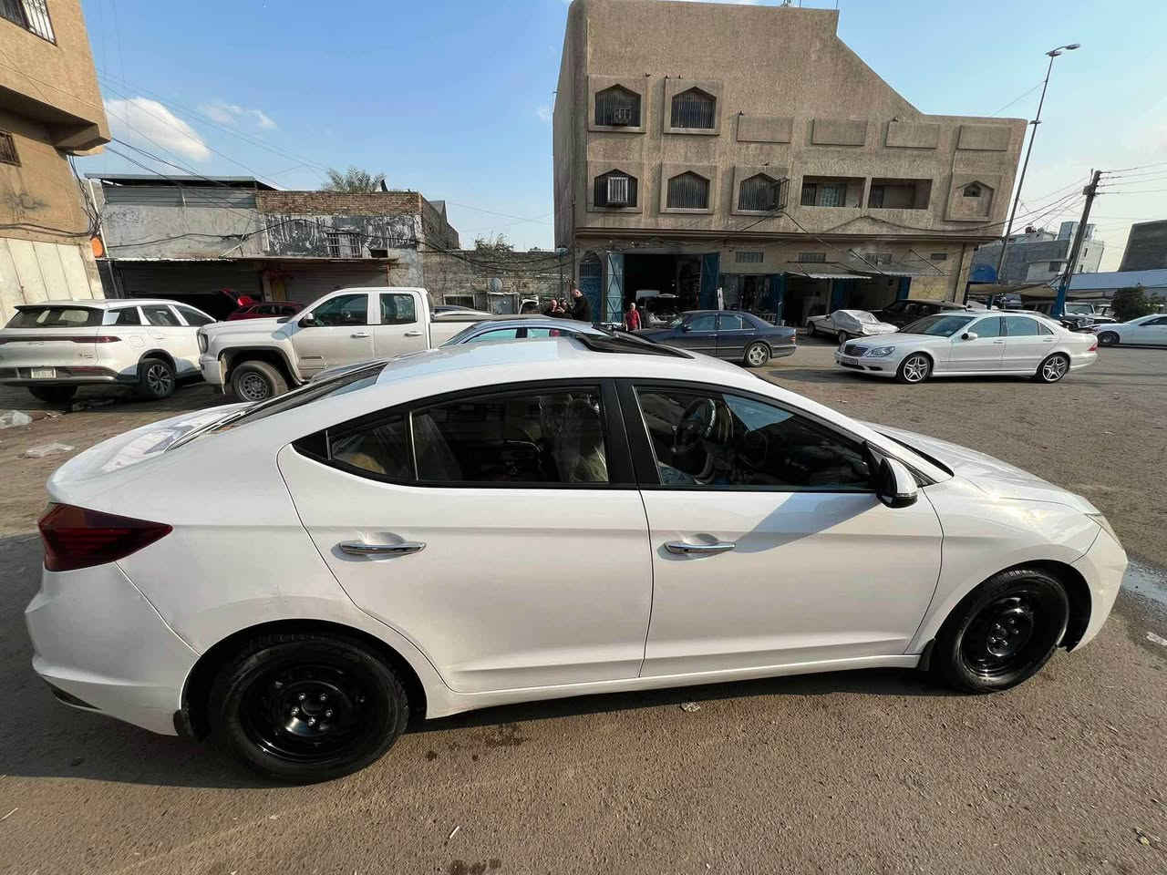 سلام عليكم الانتره خليجي 2020رقم بغداد ثاني يوم التحويل پأسمي  بيه مكانين بارده عله كد شبرين ول باب الخلفي مال سايق بيه صبغ مكاني بغداد باب معضم السعر137
وبيه مجال حك الجيه الاستفسار***********
