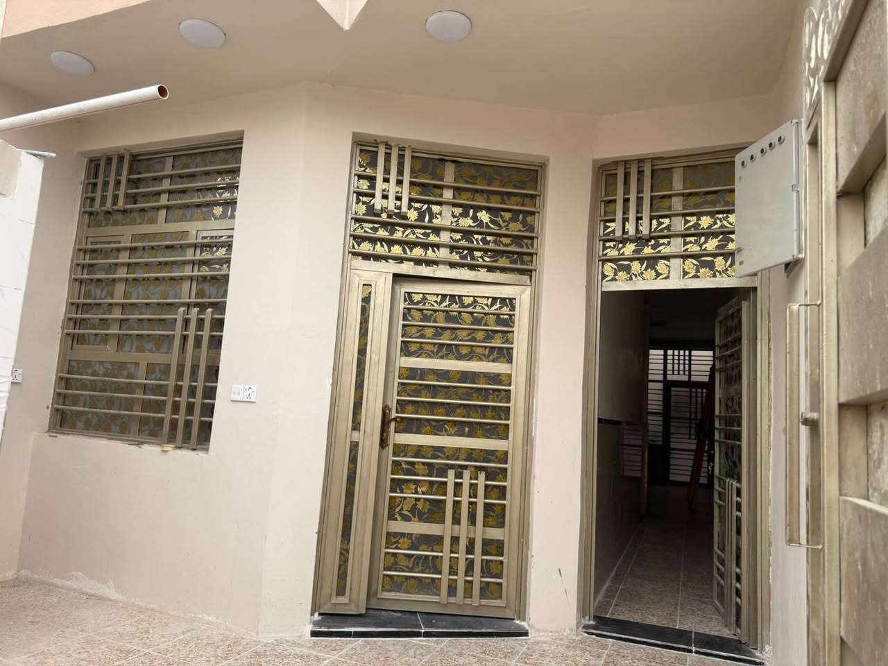 السلام عليكم دار للبيع مساحه 100 متر طابو زراعي سنه 25 بغداد حي دجله صف الفرات تحتوي المنطقه كافه الخدمات تفاصيل على هذا الرقم السعر 58

