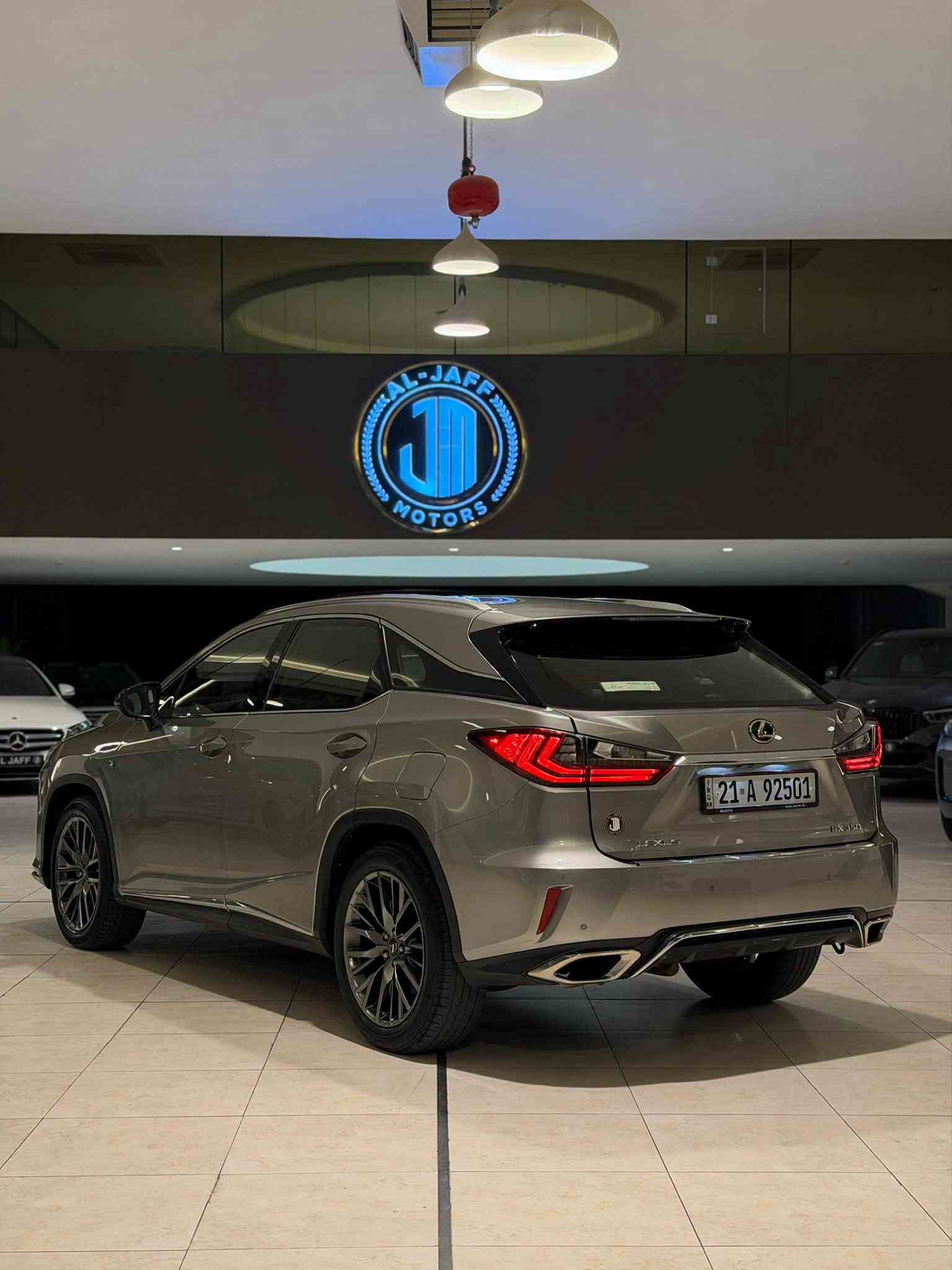 السلام عليكم 
للبيع فقط بدون مراوس
 لكزز  RX350 F Sport موديل 2019 خليجي وكالة ماشيه 70 الف كيلومتر ايد وحده من الشركة لحد الان
🚨بصمتين شركة وكارت وياها 
السياره اعلى مواصفات (بانوراما ورادار ونقطة عمياء وكشنات جلد احمر بلادي وتبريد وخزن وبصمات وصندوك كهرباء وفور ويل وبردات وكامرا وتحديد مسار وحساسات وبعد كلش هوايه مواصفات 
السياره مكفوله بدون صبغ حتى الدعاميات بشرط وگير ومكينه وحداديه كلها بشرط 

السياره مرقمه وجاهزه 
السعر : 295$ ورقه 
للاستفسار: ‭ ***********  ‬
العنوان : السليمانية المعارض الجديده معرض(الجاف)
