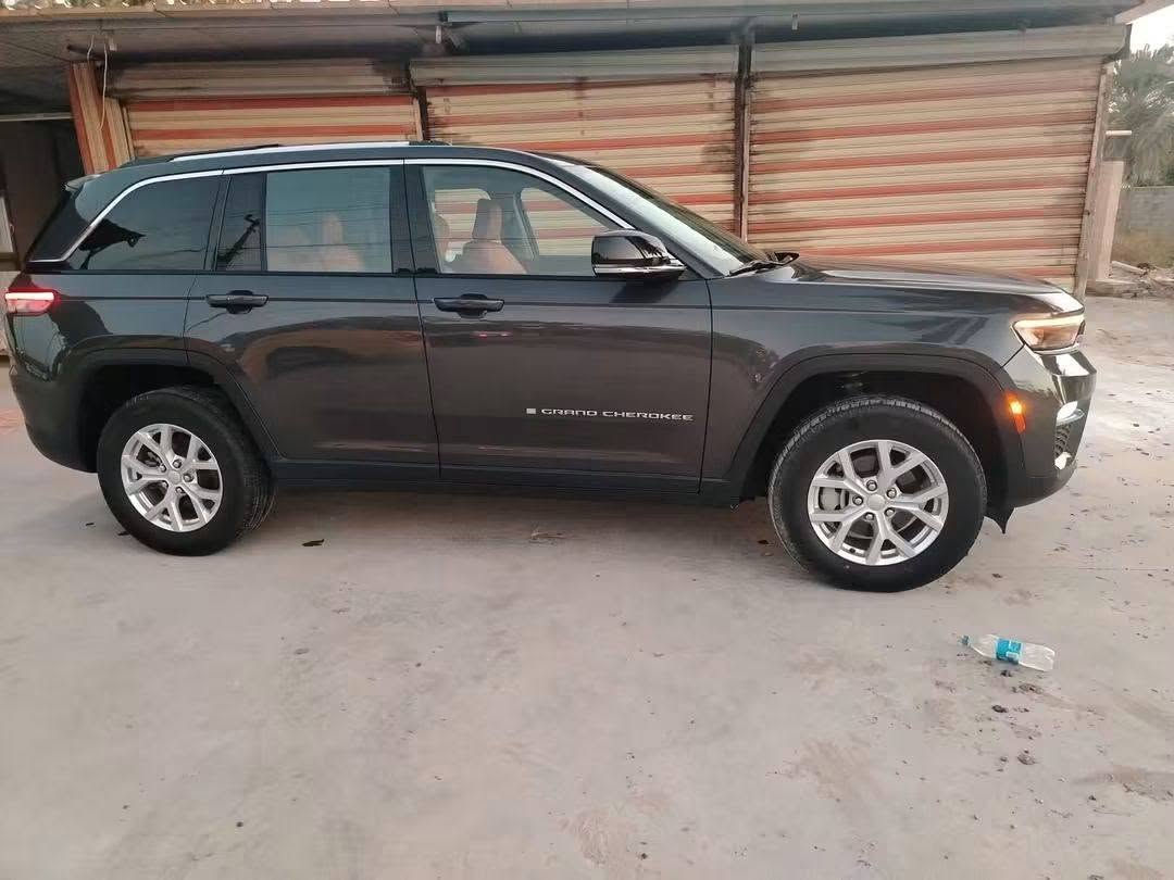 جيب ٢٣ لمتد حادث باب السائق فقط رقم بغداد باسمي للتواصل ***********

